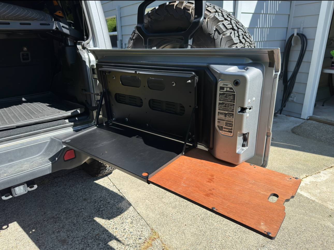 Jeep Wrangler JL Frontrunner Drop Down Tailgate Table - $200 IMG_8457