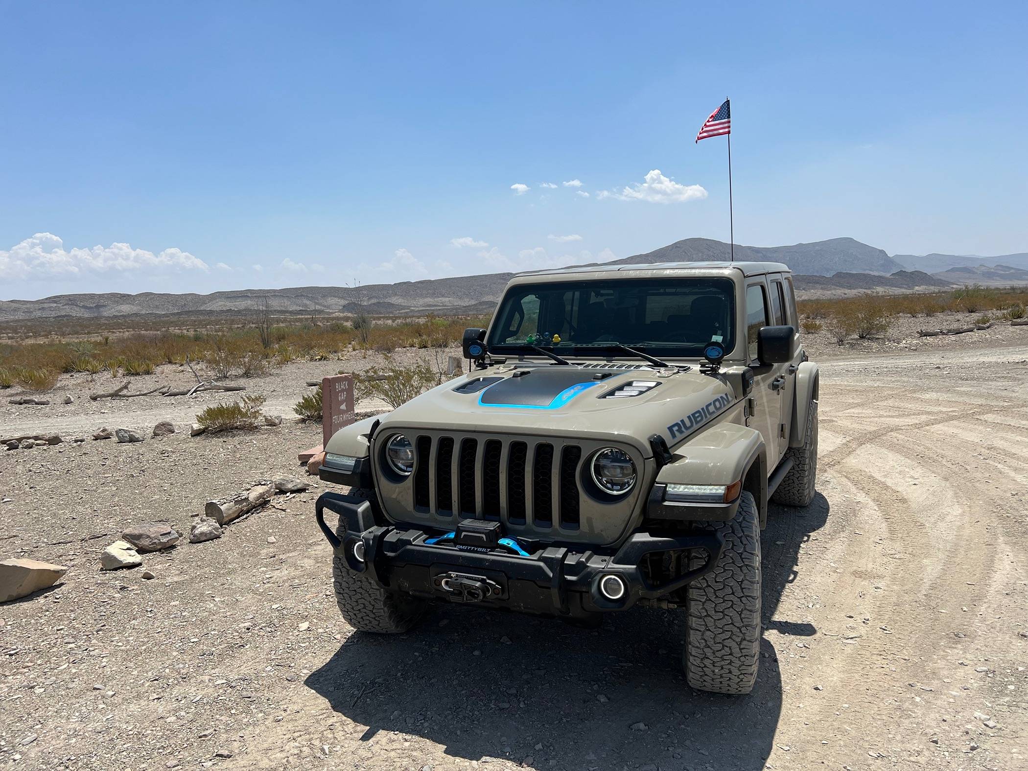 Jeep Wrangler JL Trail Flag pole recommendation? IMG_0765