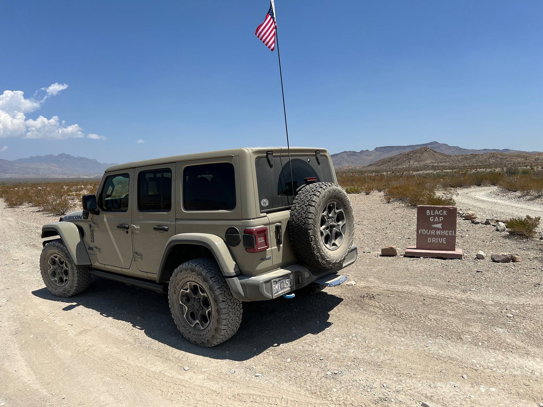 Jeep Wrangler JL Trail Flag pole recommendation? IMG_0764