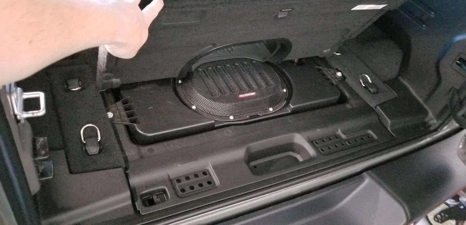 Jeep Wrangler JL Different Sub locations Alpine vs stock received_1833885233364117