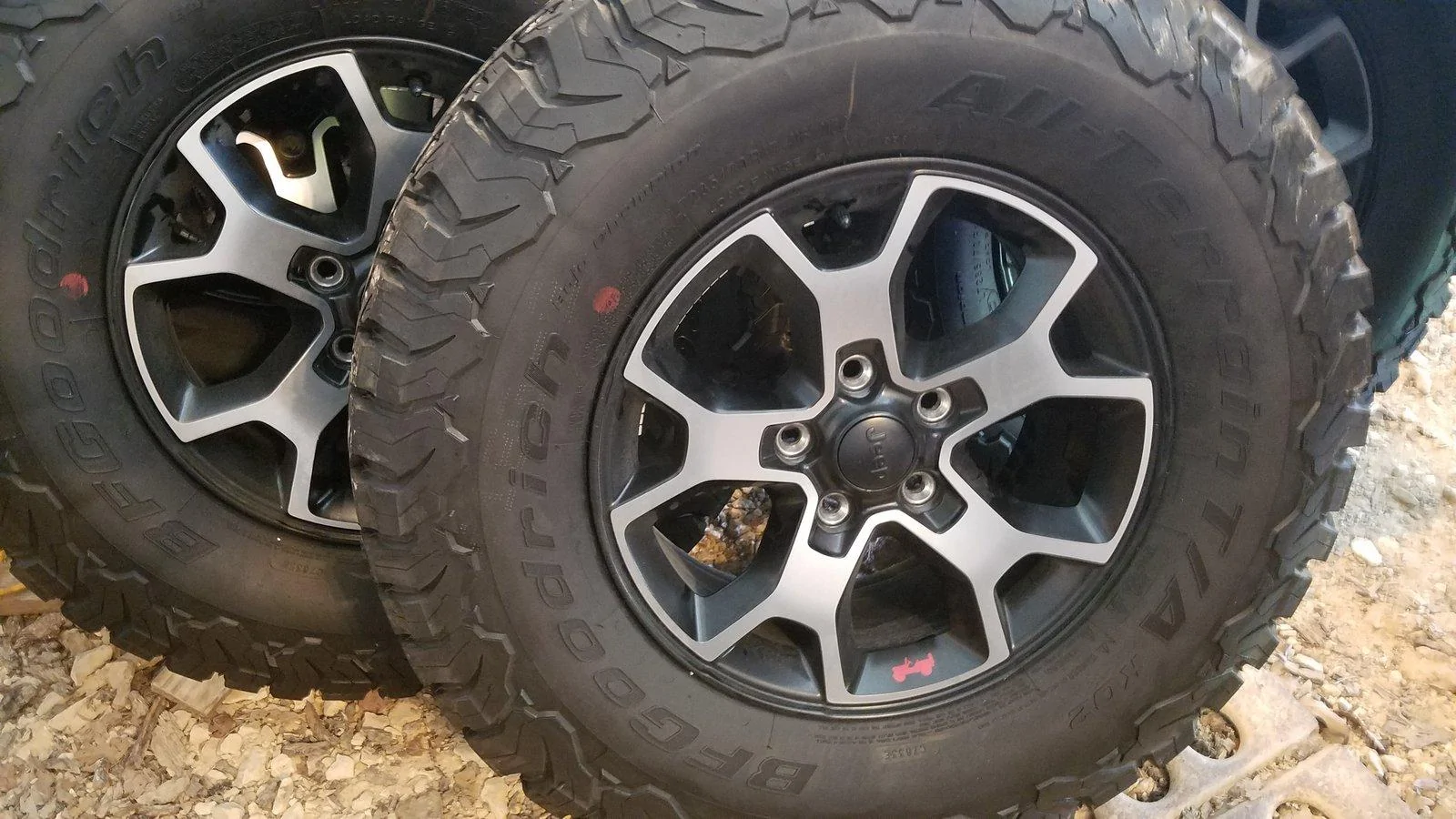 Jeep Wrangler JL 5 Rubicon Wheels tir
