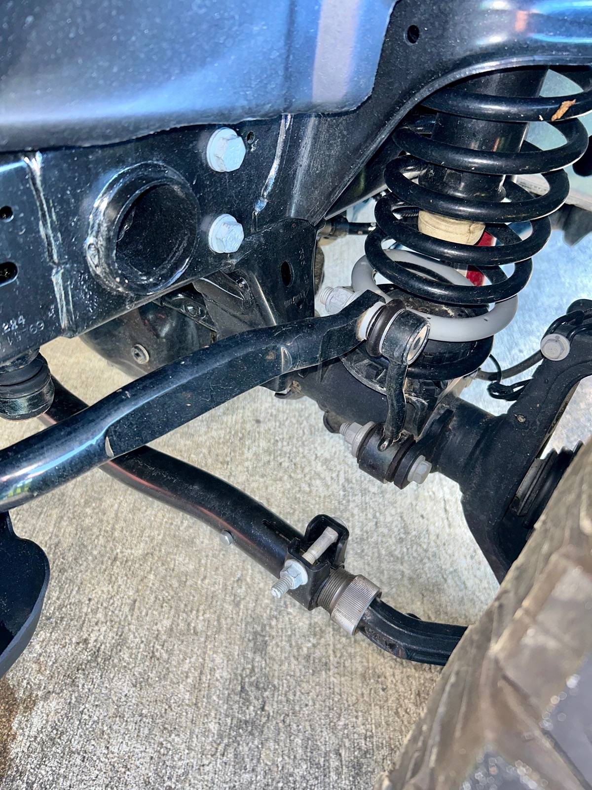 Jeep Wrangler JL Rust on sway bar linkage IMG_4629