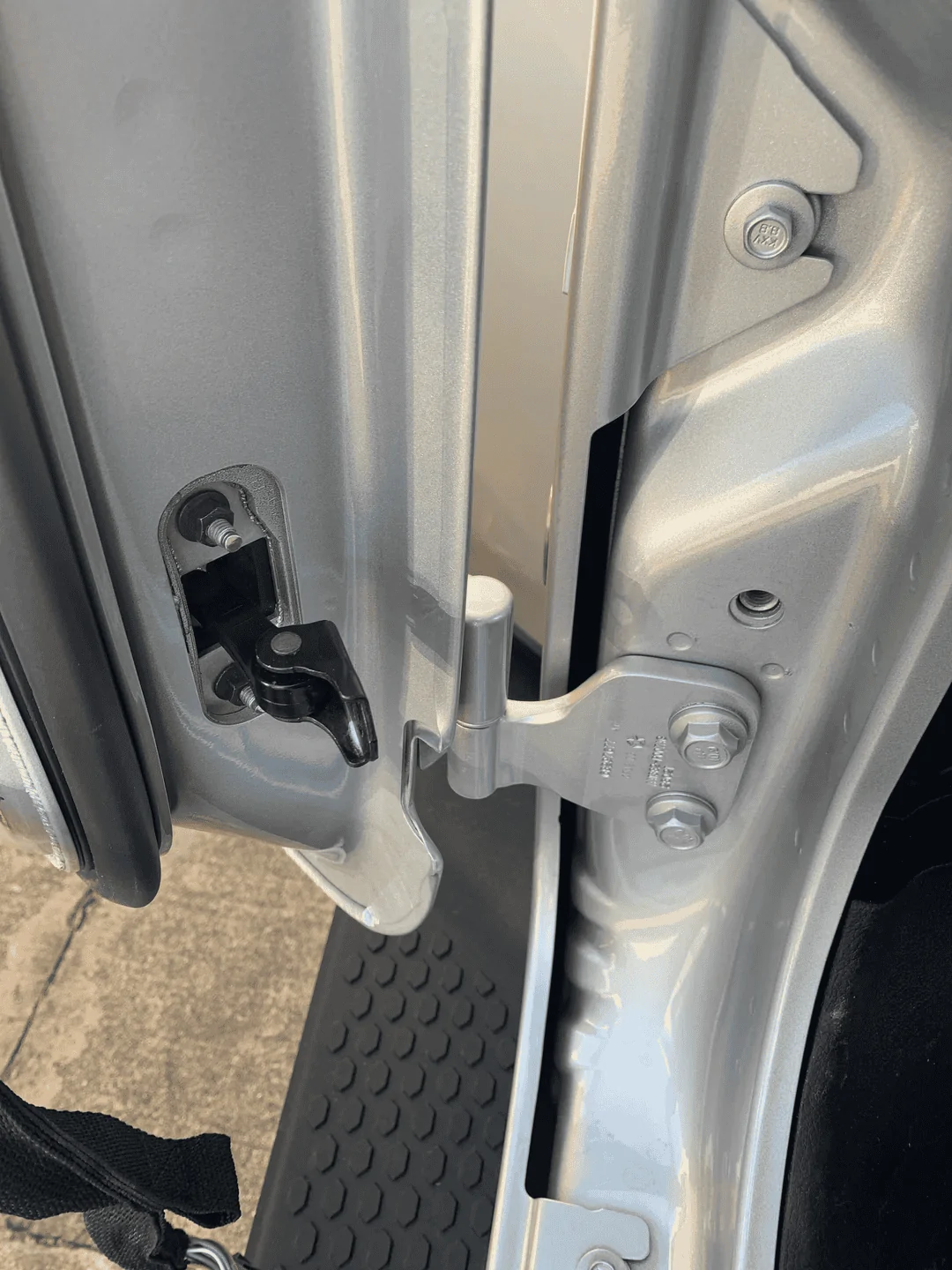 Jeep Wrangler JL Cannot Reattach Door 1715897149947-42