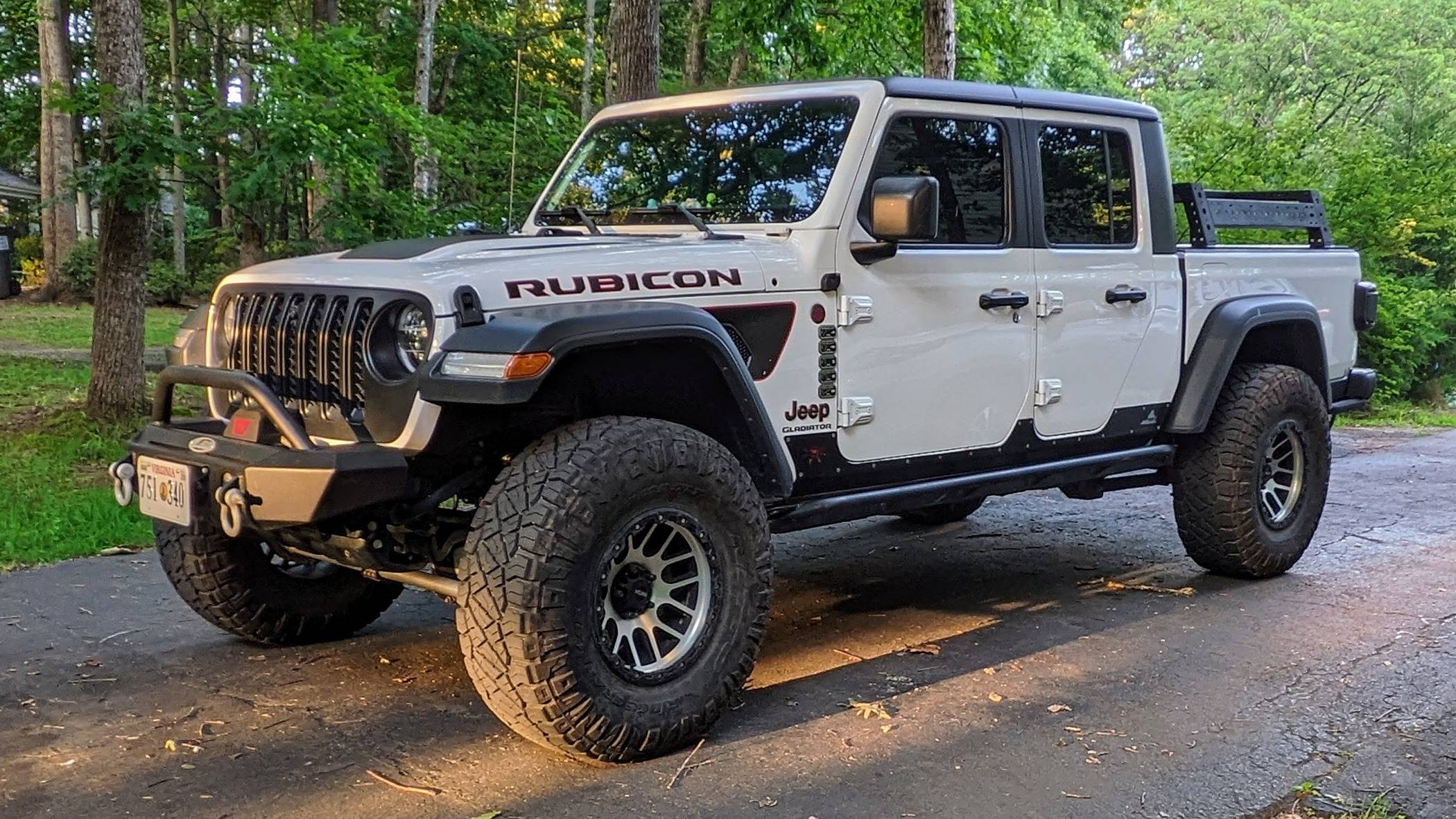 Jeep Wrangler JL Decal/Wrap Idea: Blacked-Out Uppers PXL_20230702_235040388
