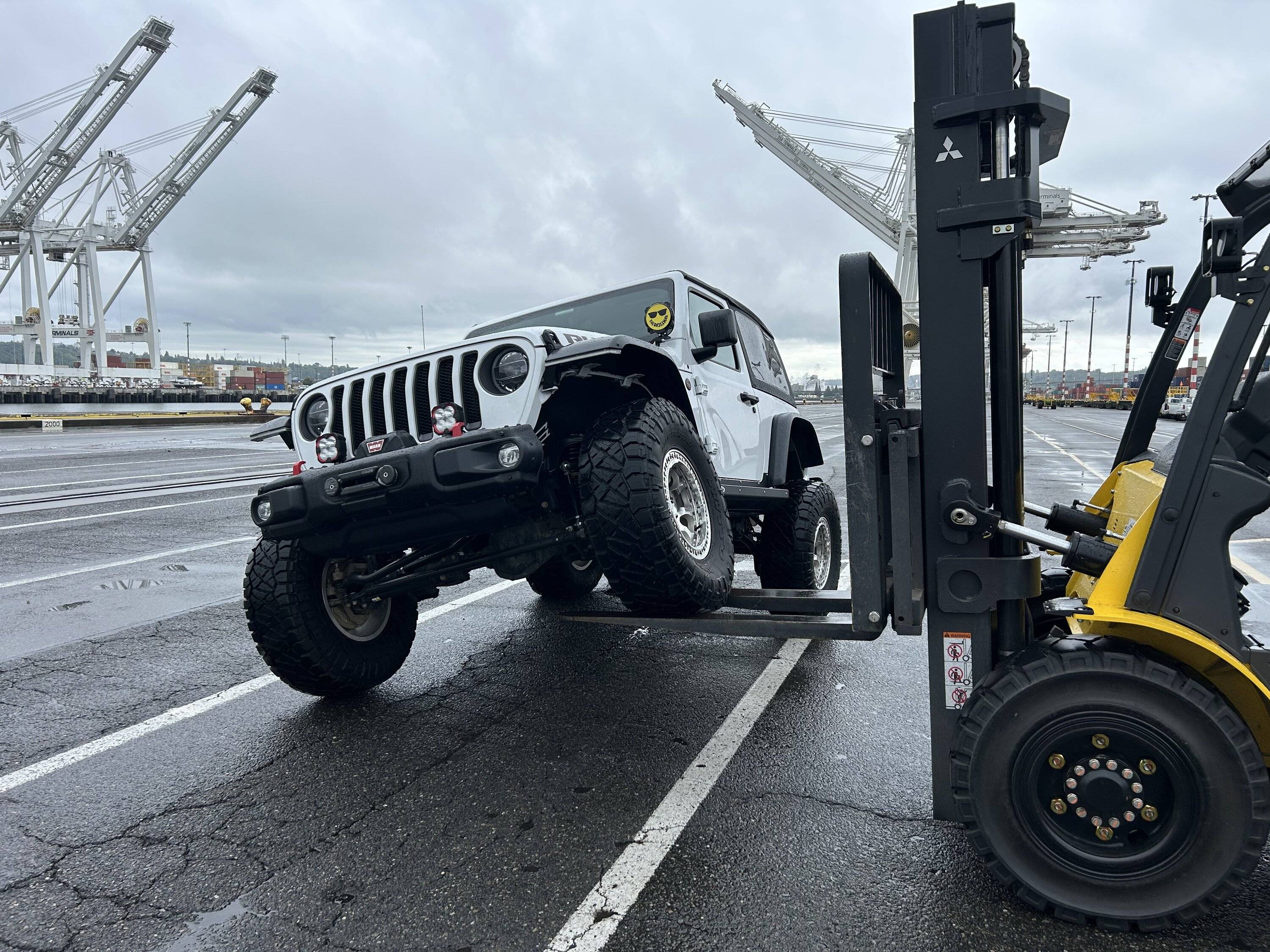 Jeep Wrangler JL Finally flexed it out with a forklift IMG_3757