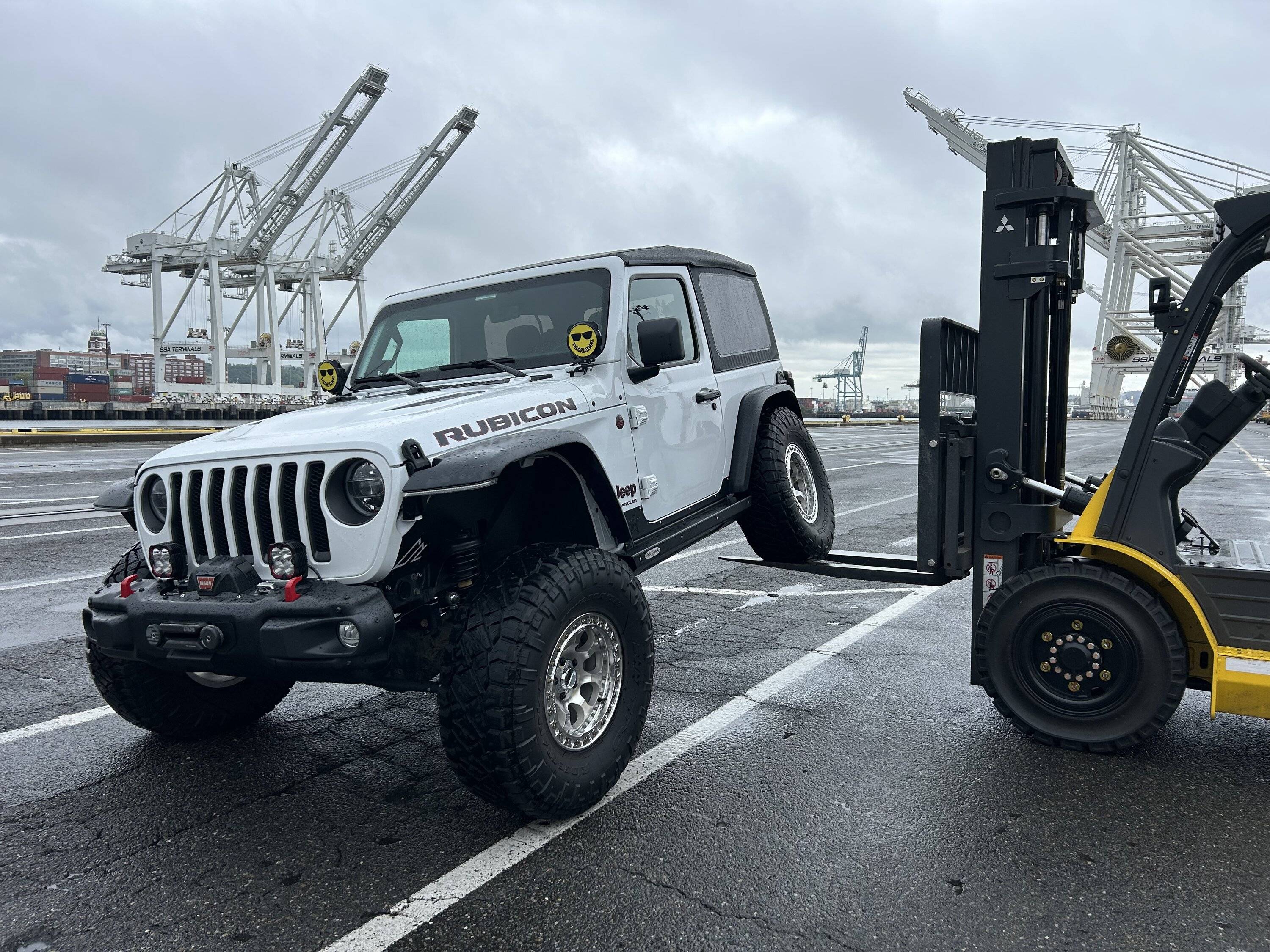 Jeep Wrangler JL Finally flexed it out with a forklift IMG_3764
