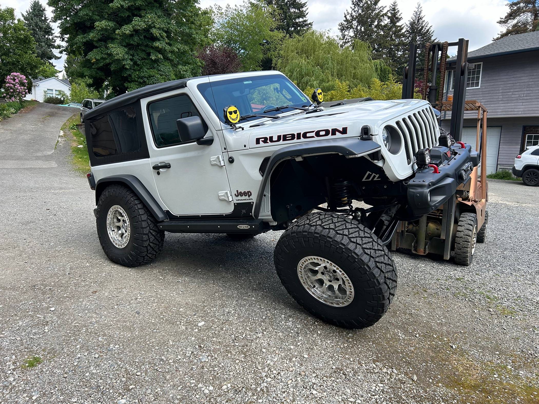 Jeep Wrangler JL Finally flexed it out with a forklift IMG_3799