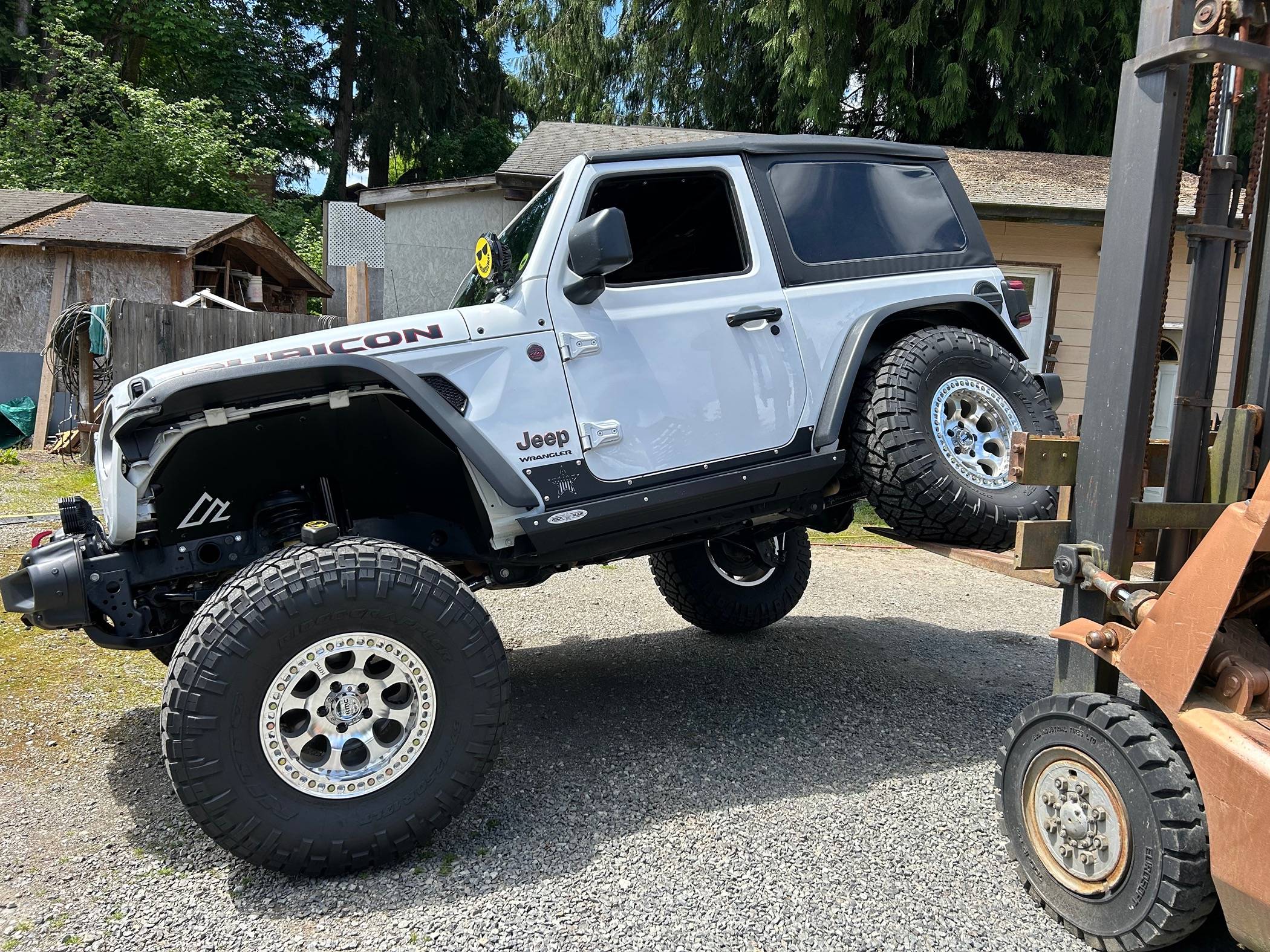 Jeep Wrangler JL Finally flexed it out with a forklift IMG_3816
