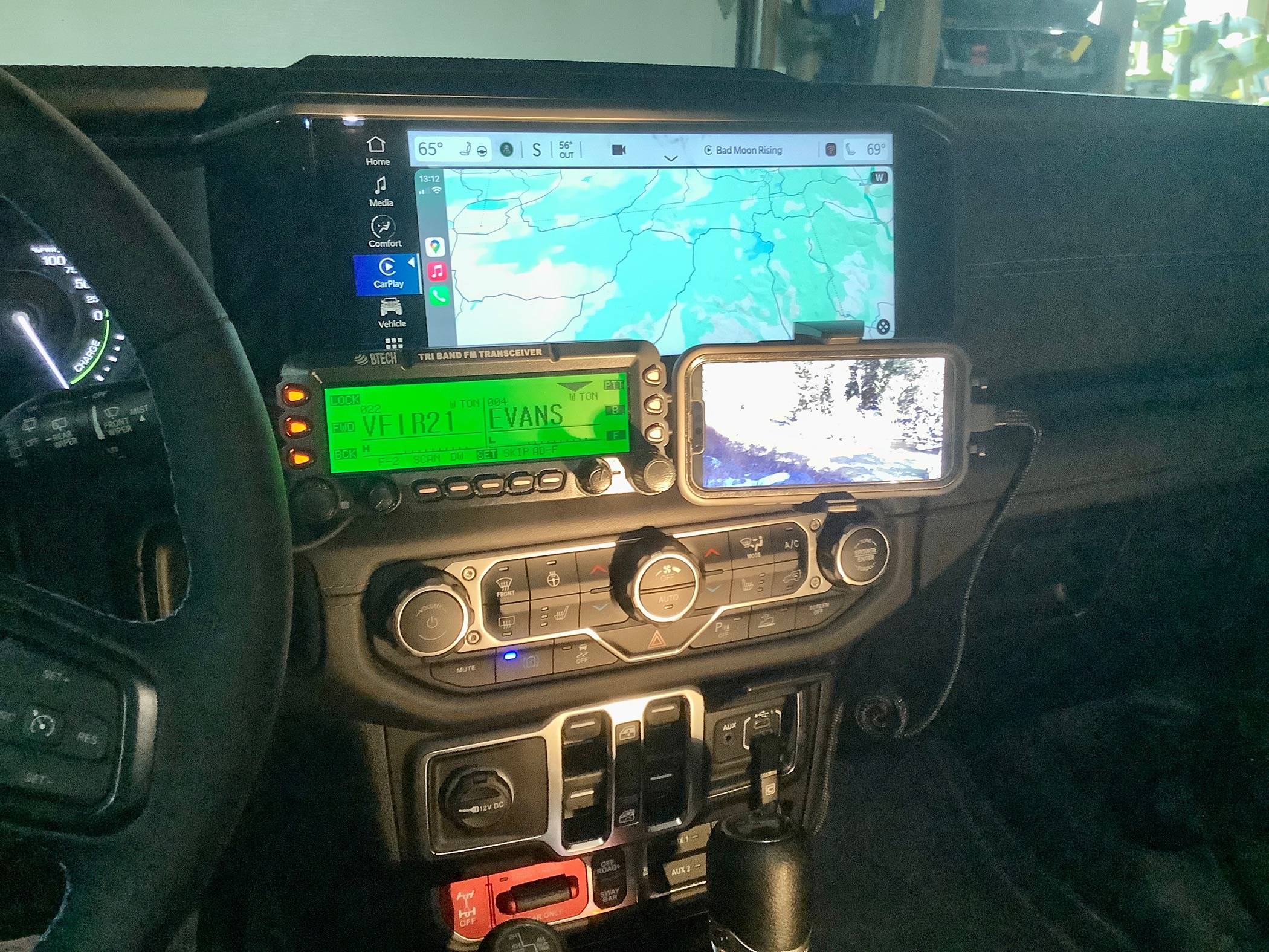 Jeep Wrangler JL 2024 Dash phone mount? IMG_2843