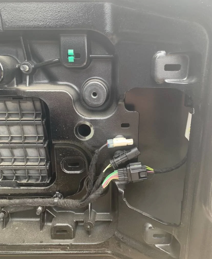 Jeep Wrangler JL Tap into power tail light for camera IMG_6334