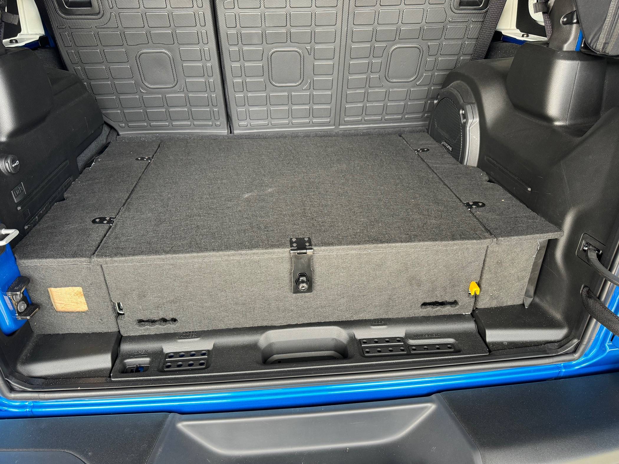 Jeep Wrangler JL 4xe Wheelsfeelsusa trunk level & drawer IMG_1831
