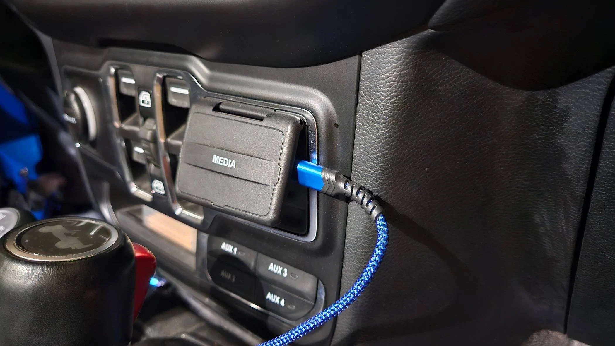 Jeep Wrangler JL Wireless charging 20240603_123327