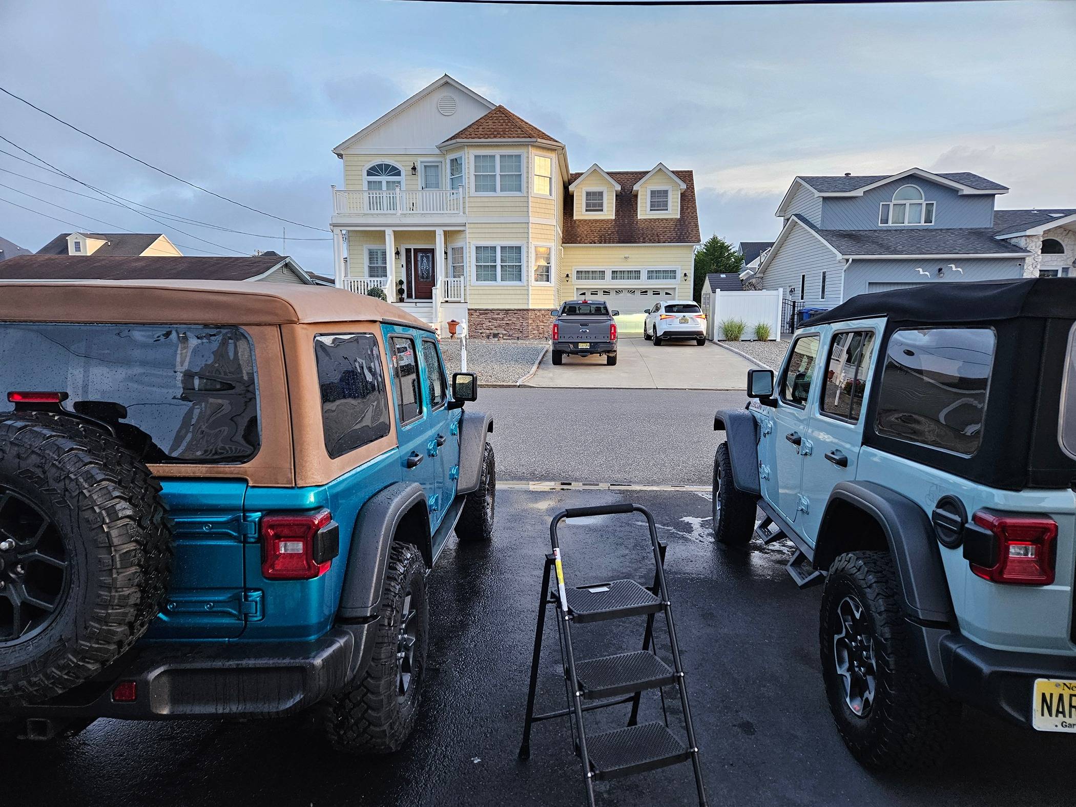 Jeep Wrangler JL 2024 Bikini with a Tan Top! 20240604_201444