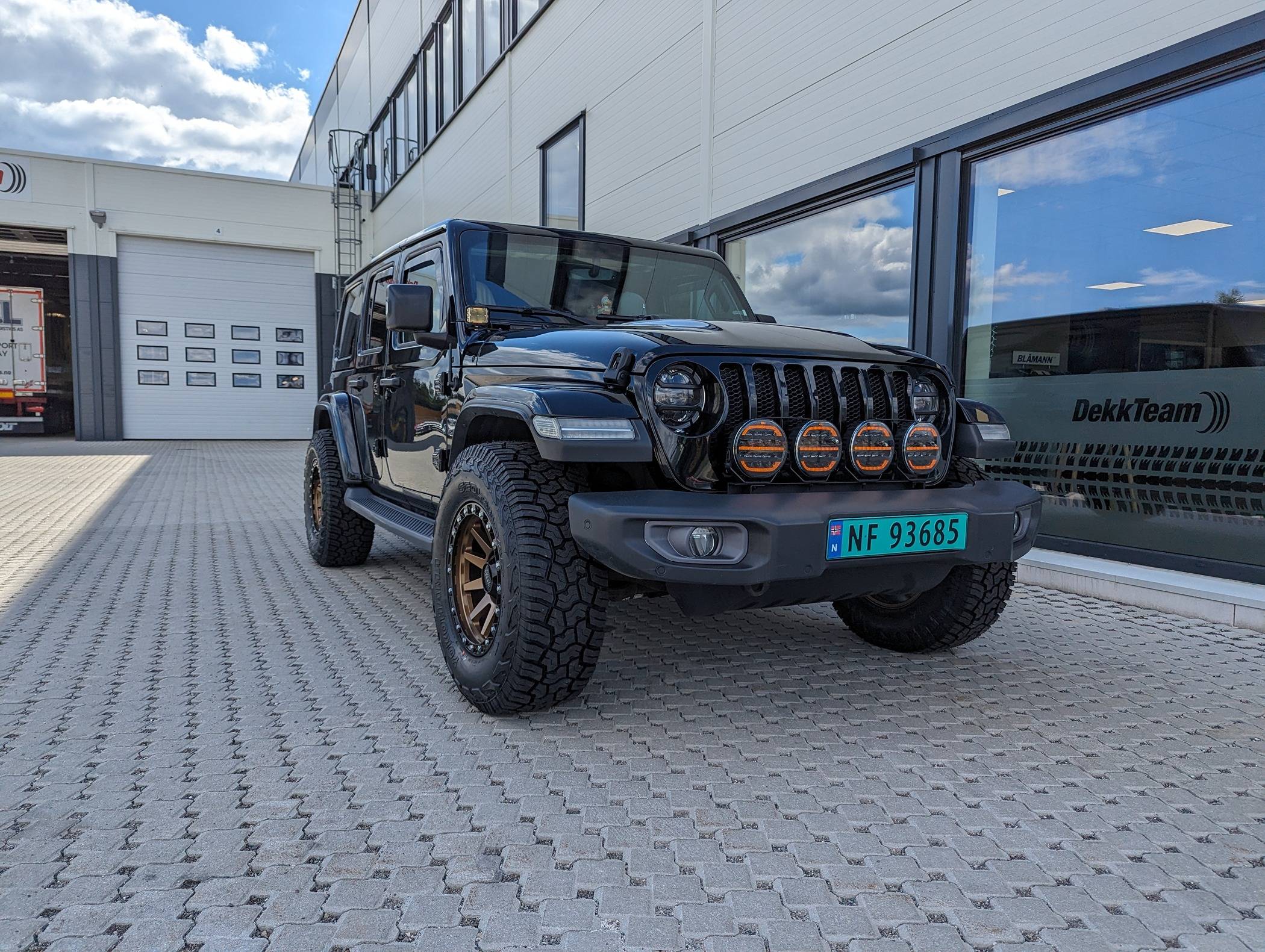 Jeep Wrangler JL Overland weight.. Rear heavy. Solution? PXL_20240529_134335196
