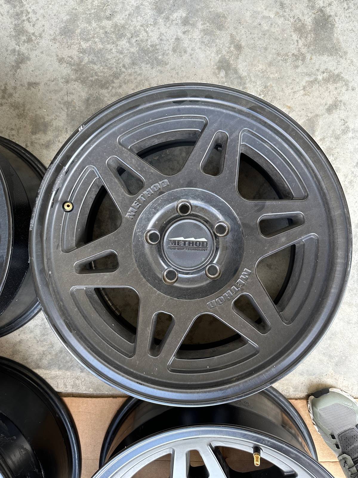 Jeep Wrangler JL 5 Method 706 Beadgrip Wheels 17x8.5 5x5 IMG_4135