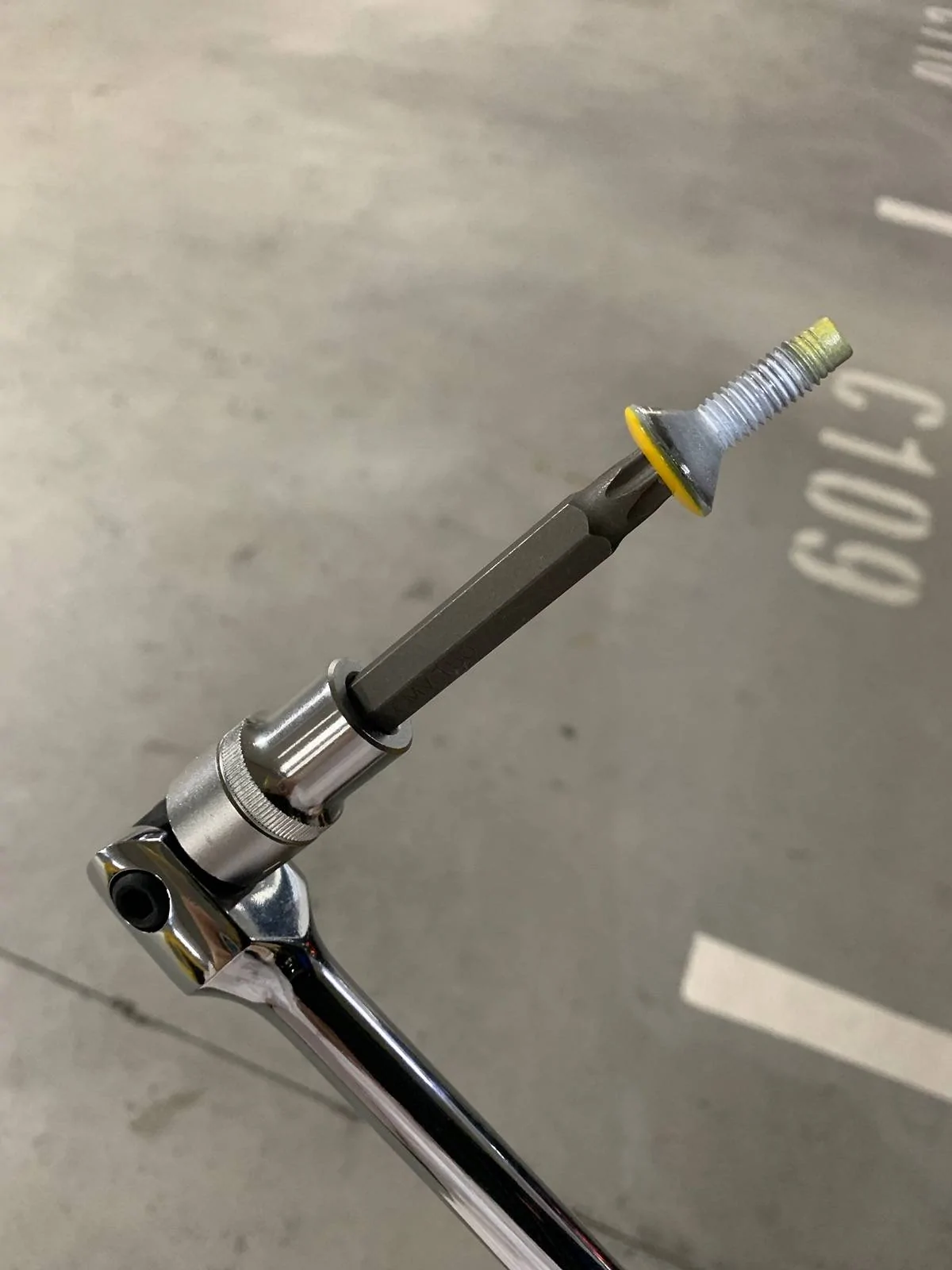 Jeep Wrangler JL Stuck Door Hinge Bolt Issue IMG_9075