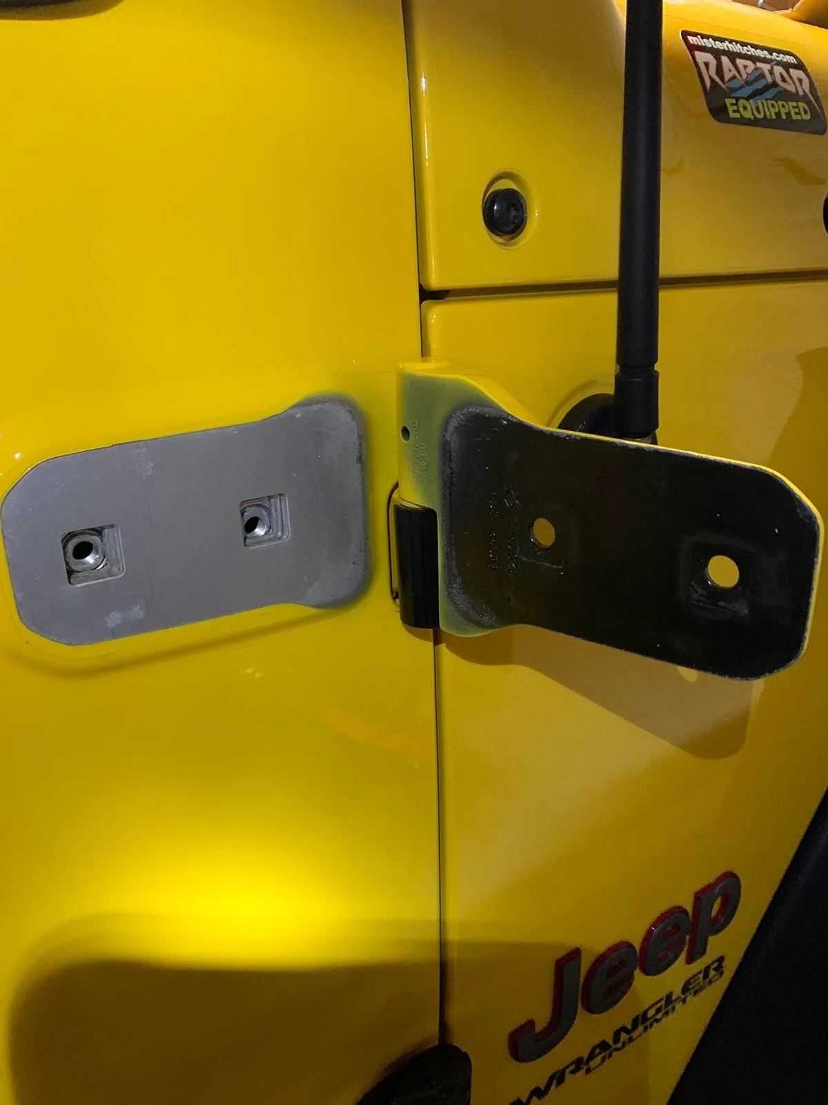 Jeep Wrangler JL Stuck Door Hinge Bolt Issue IMG_9084