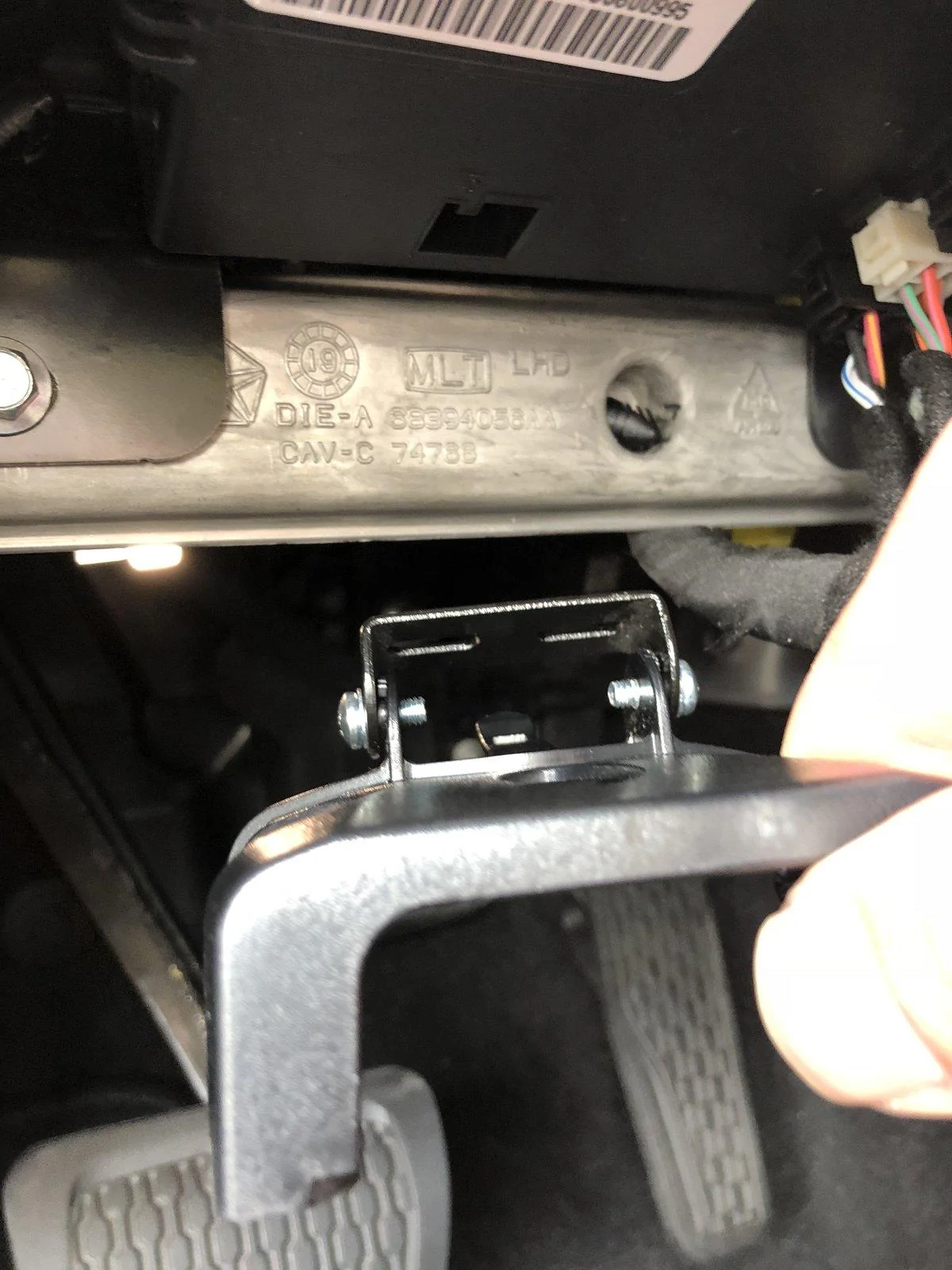 Jeep Wrangler JL Adding and mounting brake controller BB489605-38B1-42D0-83DB-2C6D2810BA65