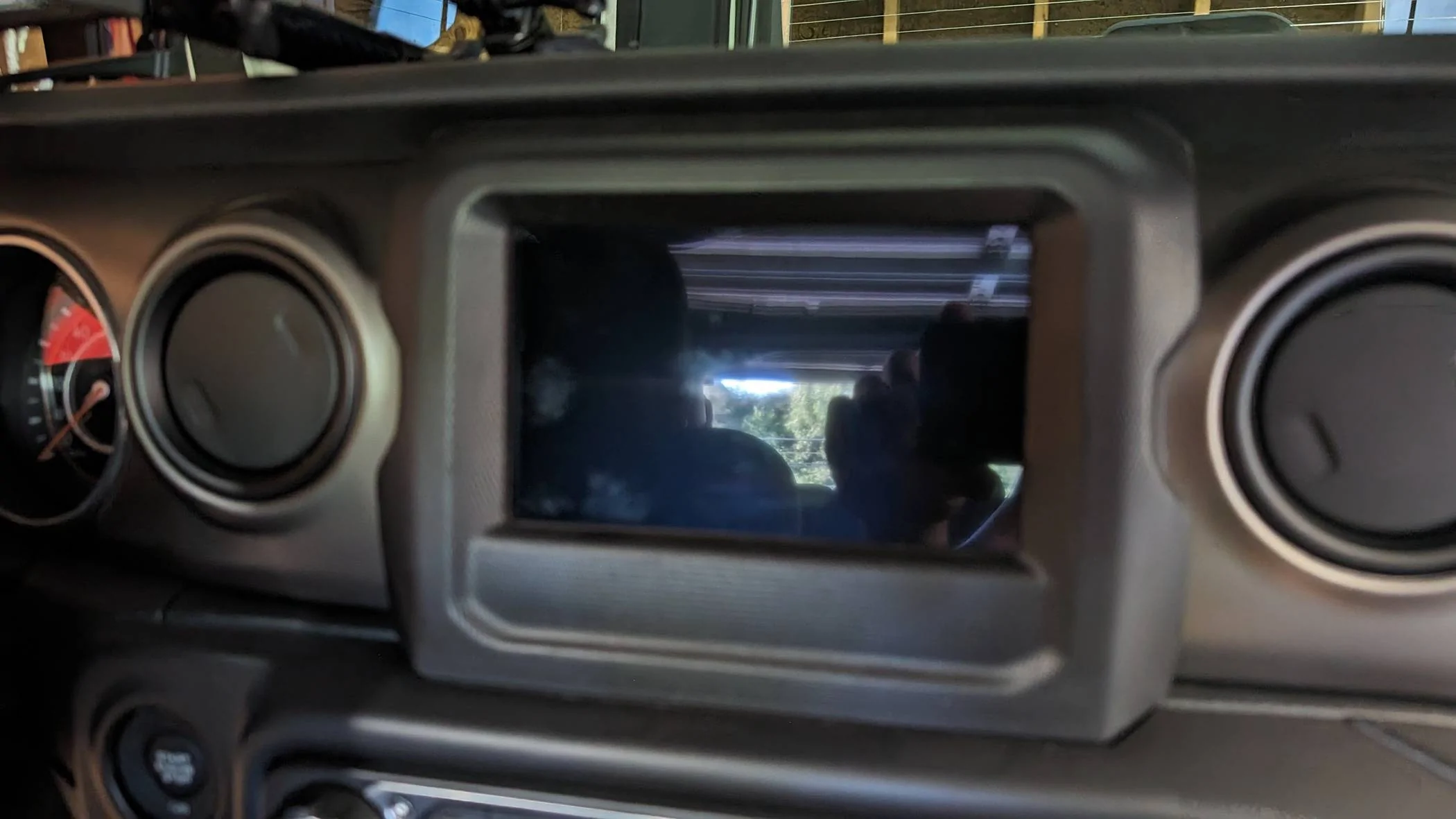 Jeep Wrangler JL 7" uconnect $300 shipped PXL_20240614_234623429