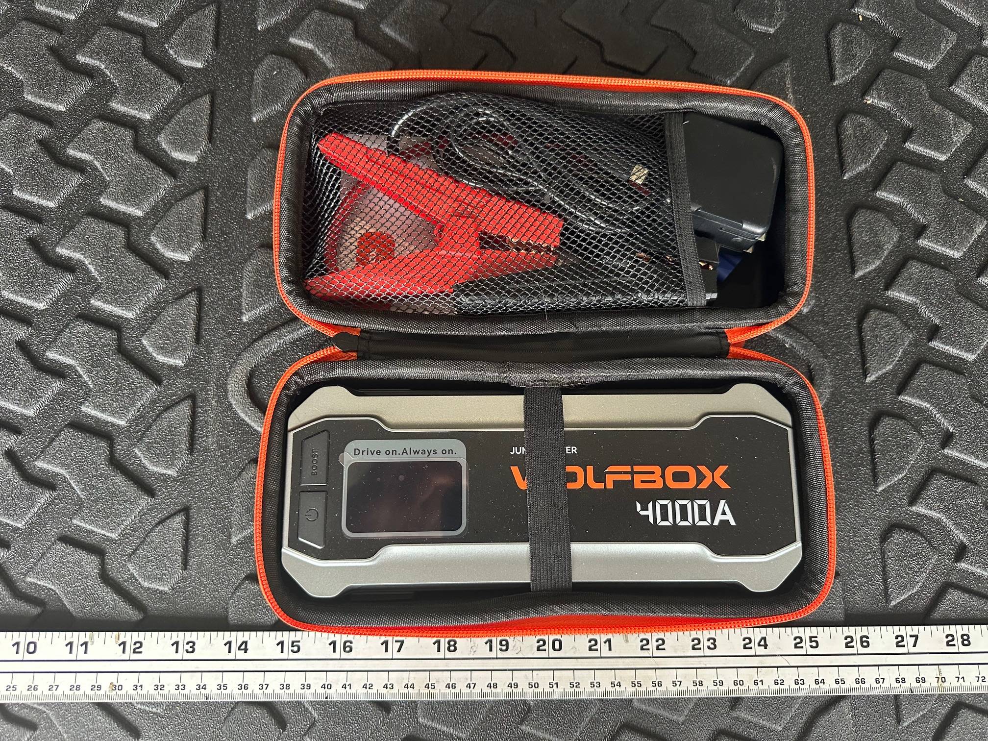 Jeep Wrangler JL Wolfbox 4000A jumpstarter. IMG_6712
