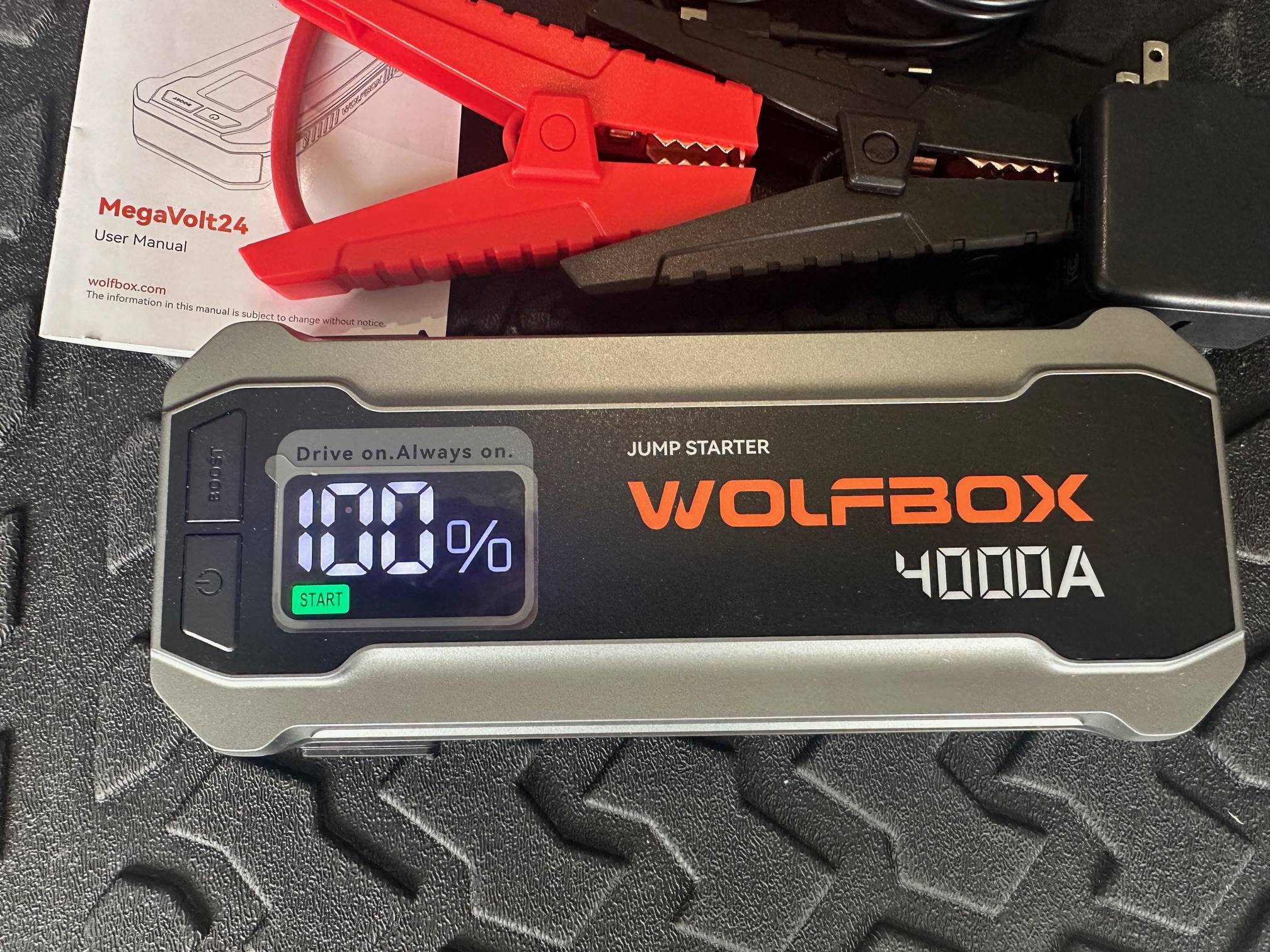 Jeep Wrangler JL Wolfbox 4000A jumpstarter. IMG_6716