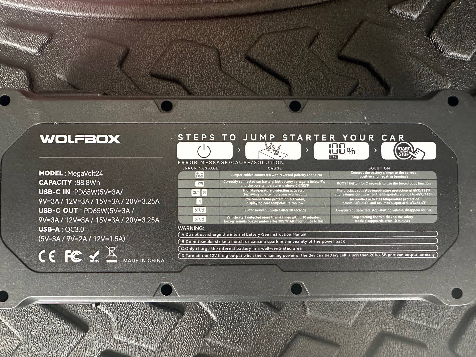 Jeep Wrangler JL Wolfbox 4000A jumpstarter. IMG_6718