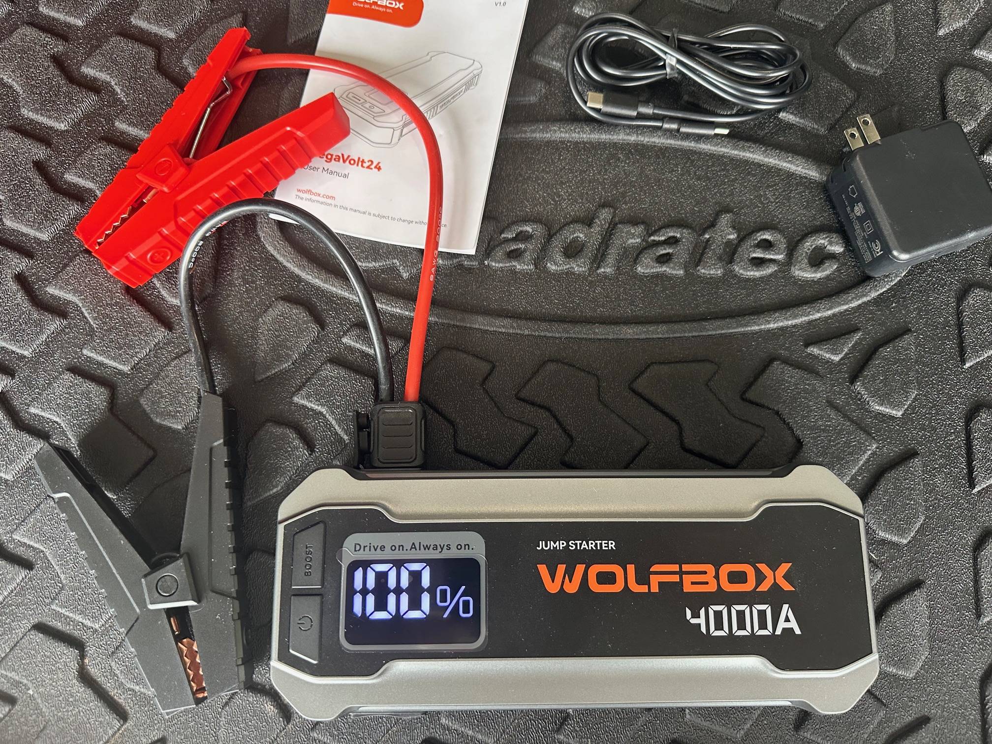 Jeep Wrangler JL Wolfbox 4000A jumpstarter. IMG_6719