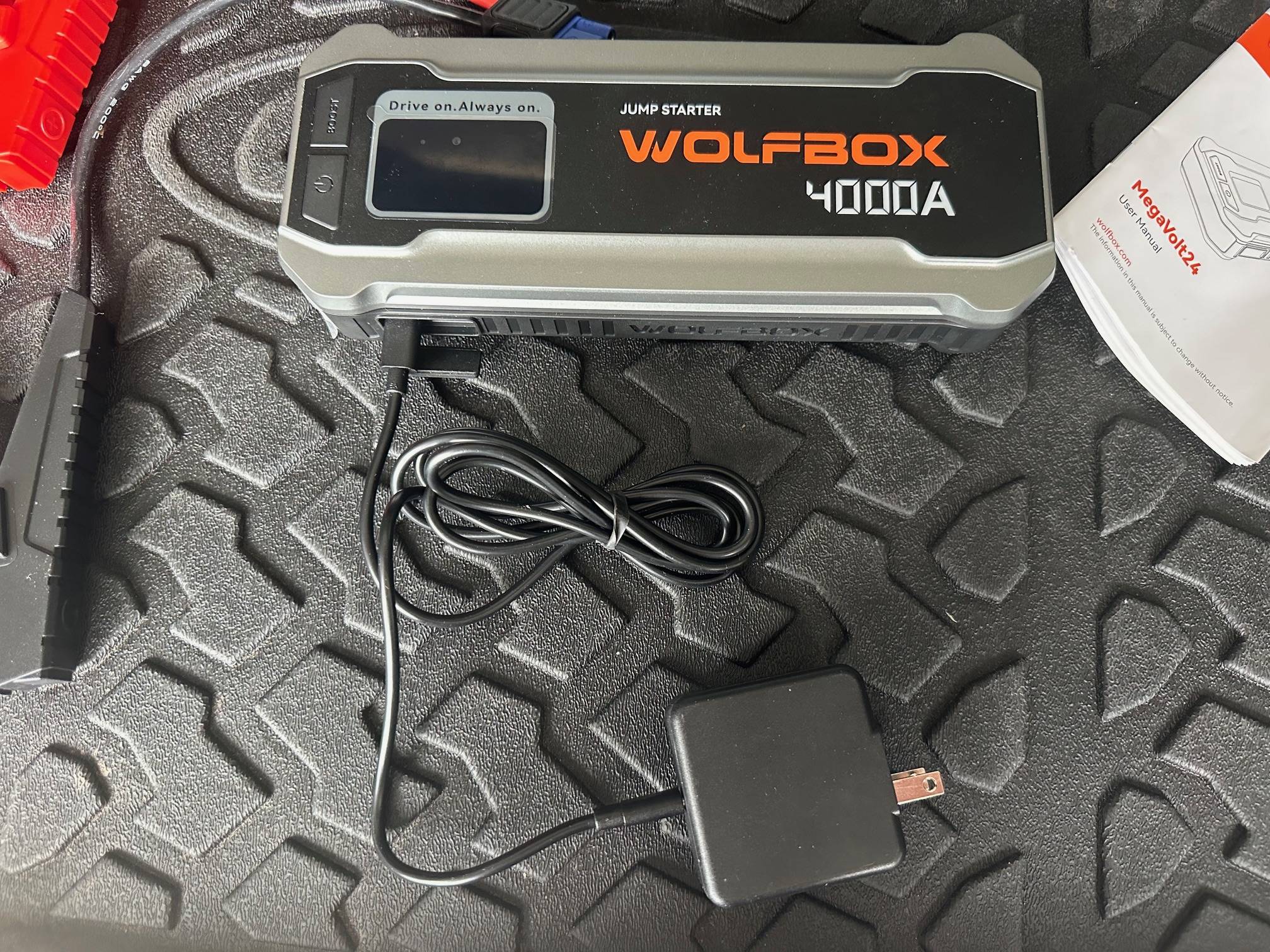 Jeep Wrangler JL Wolfbox 4000A jumpstarter. IMG_6720