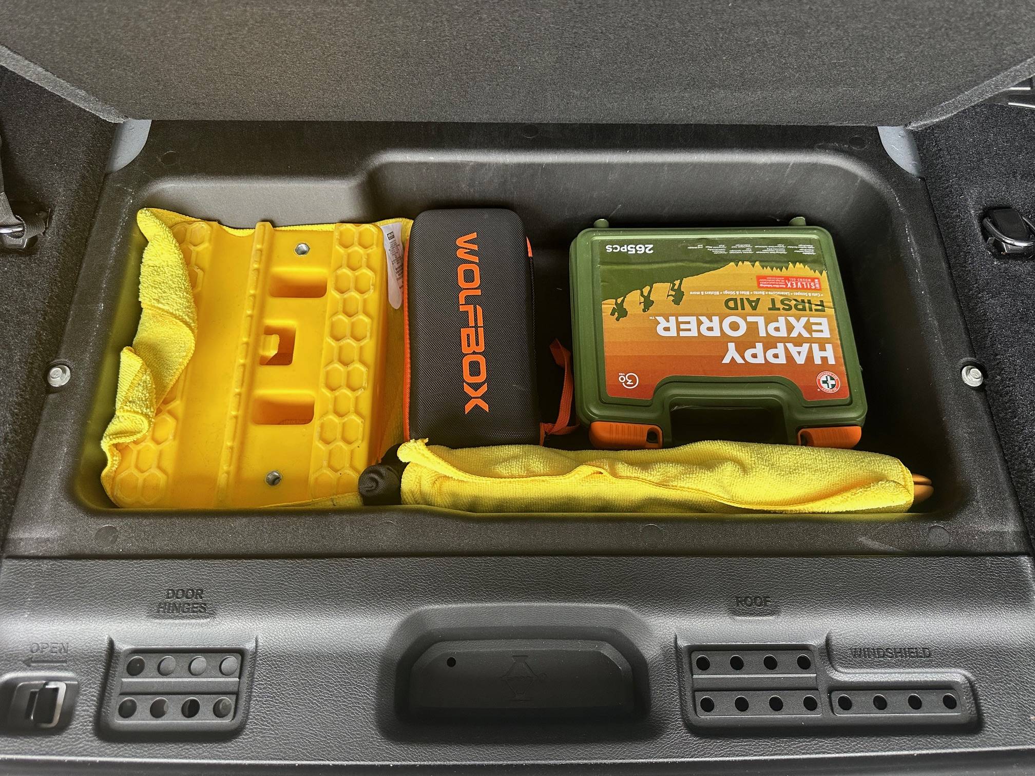 Jeep Wrangler JL Wolfbox 4000A jumpstarter. IMG_6722