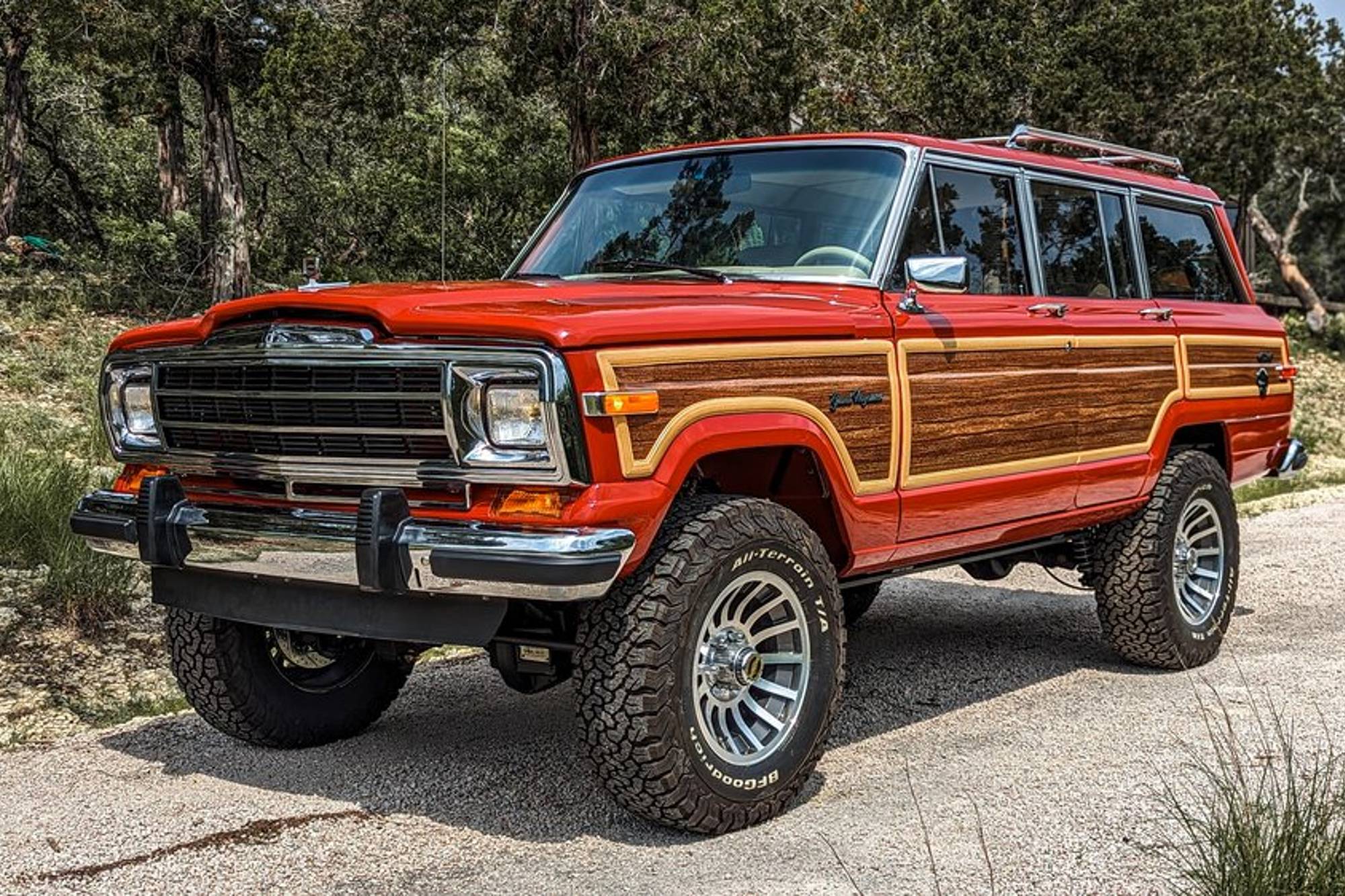 Jeep Wrangler JL MALL CRAWLERS UNITE Vigilante-4x4-1988-Jeep-Grand-Wagoneer-restomod