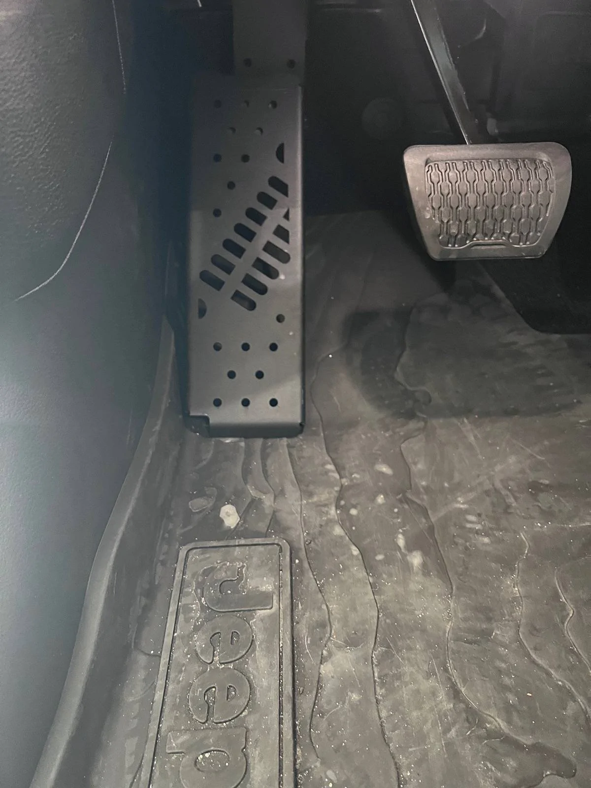 Jeep Wrangler JL Dead pedal for 2024? IMG_2108