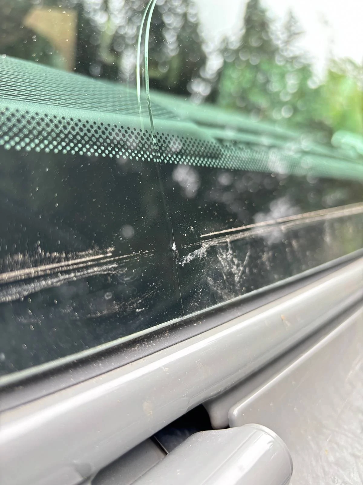 Jeep Wrangler JL 4xe windshield replacement IMG_5419