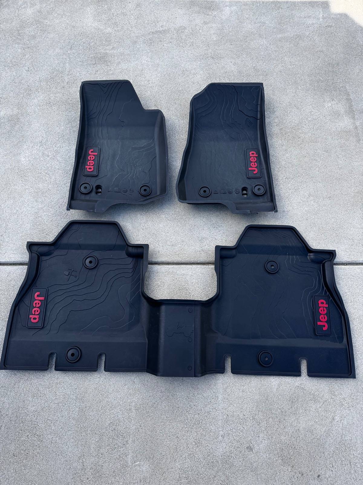 Jeep Wrangler JL All weather floor mats JLU IMG_2246