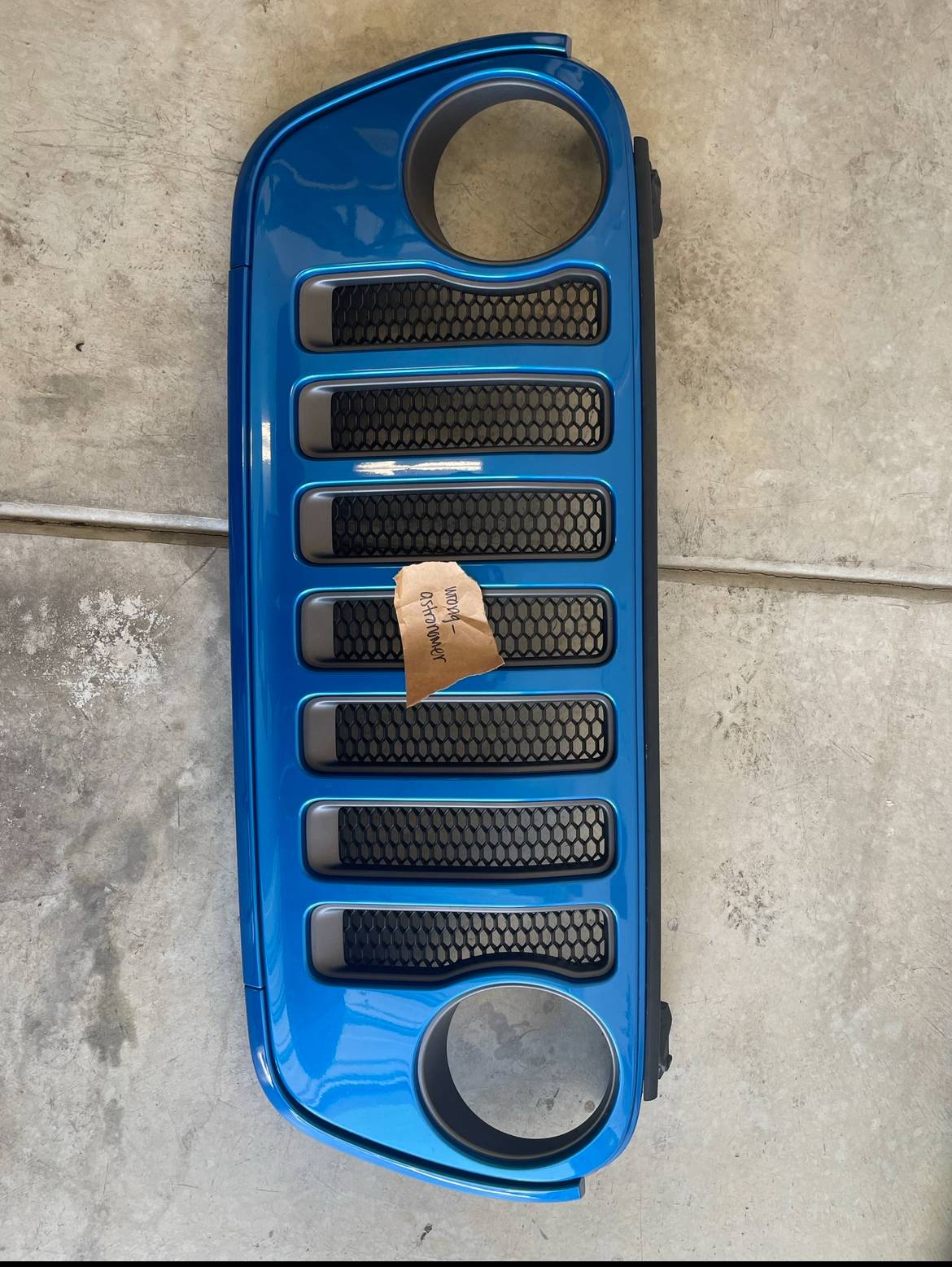 Jeep Wrangler JL HydroBlue front grille (2021) IMG_9515