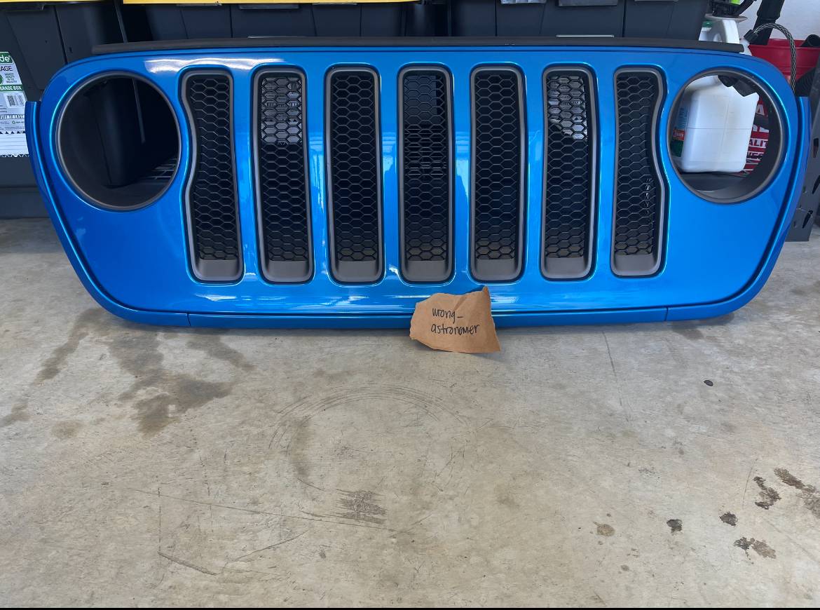 Jeep Wrangler JL HydroBlue front grille (2021) IMG_9514