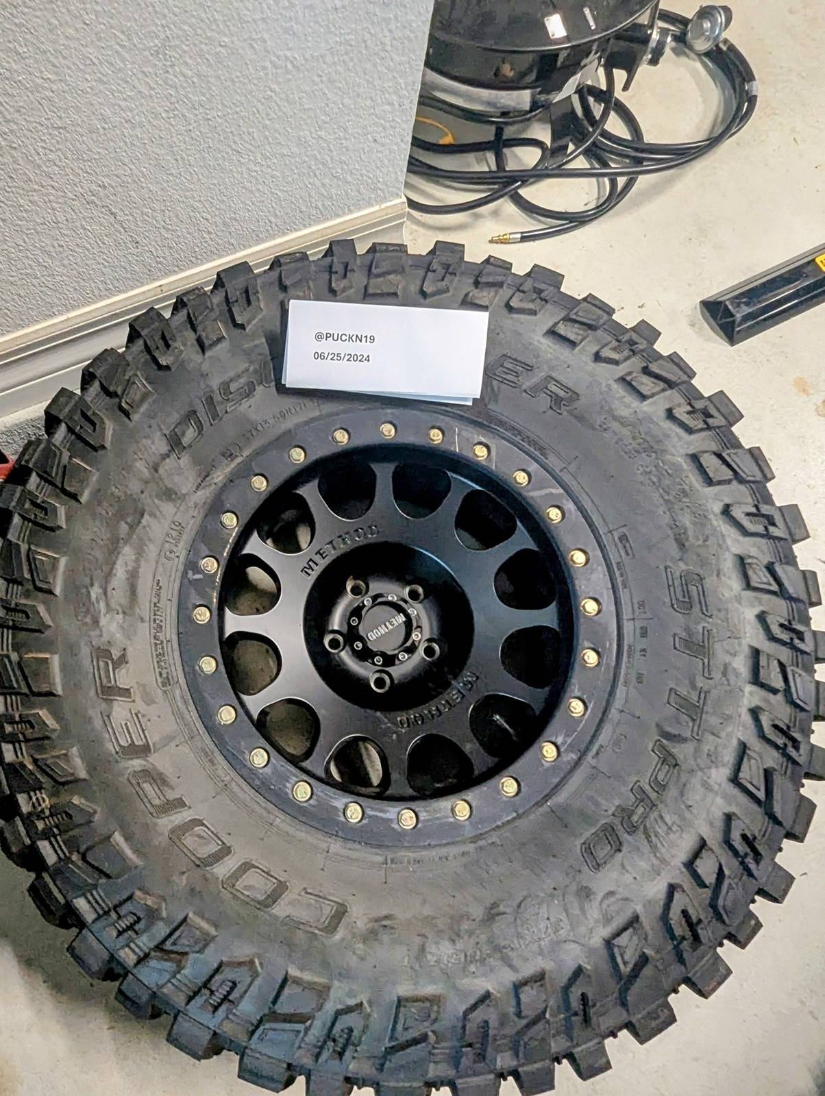 Jeep Wrangler JL Cooper STT Pro 37x13.5 on Method Bead locks $2200 PXL_20240625_174621913.MP~2