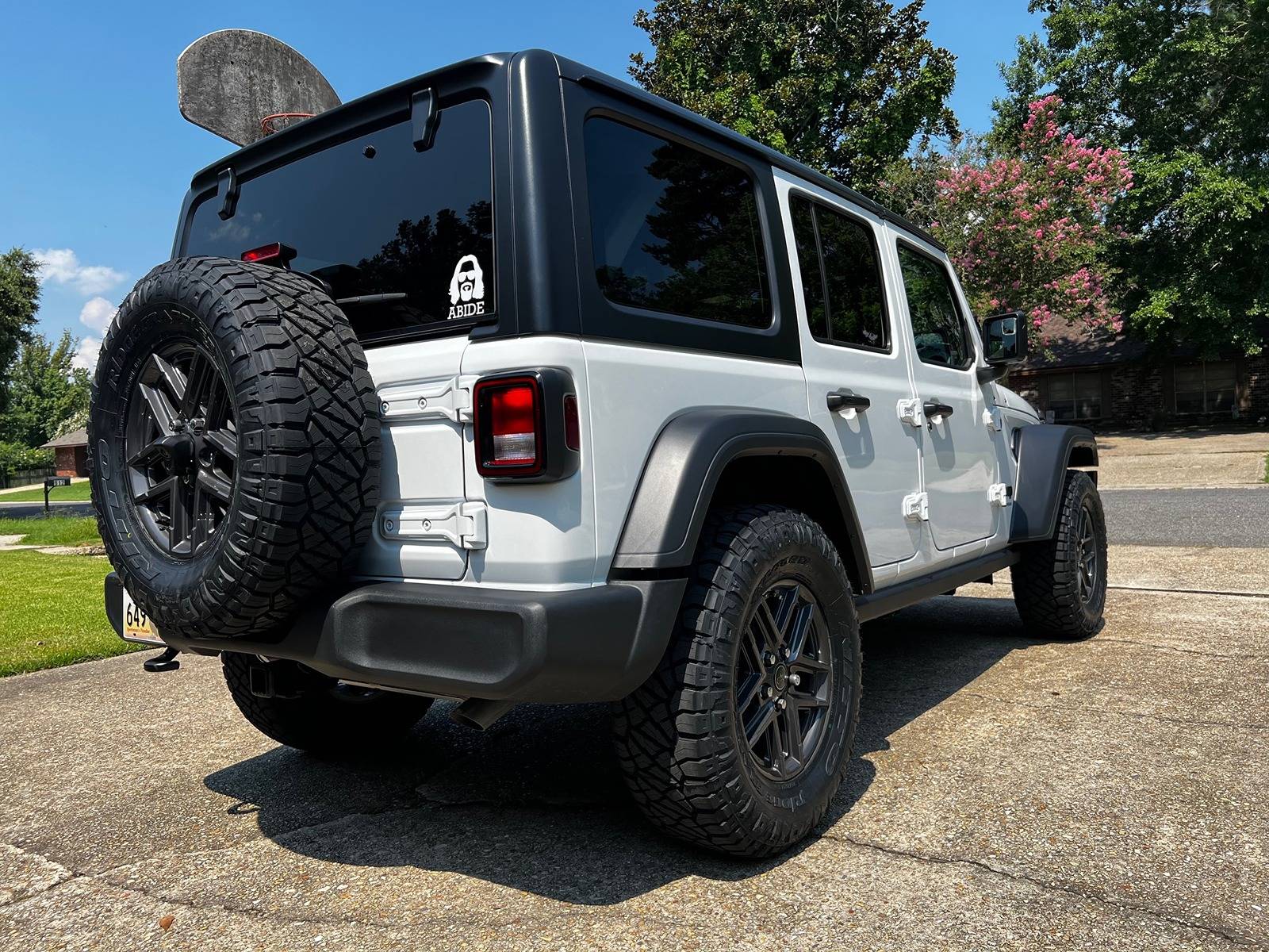 Jeep Wrangler JL 33s with no lift? image1