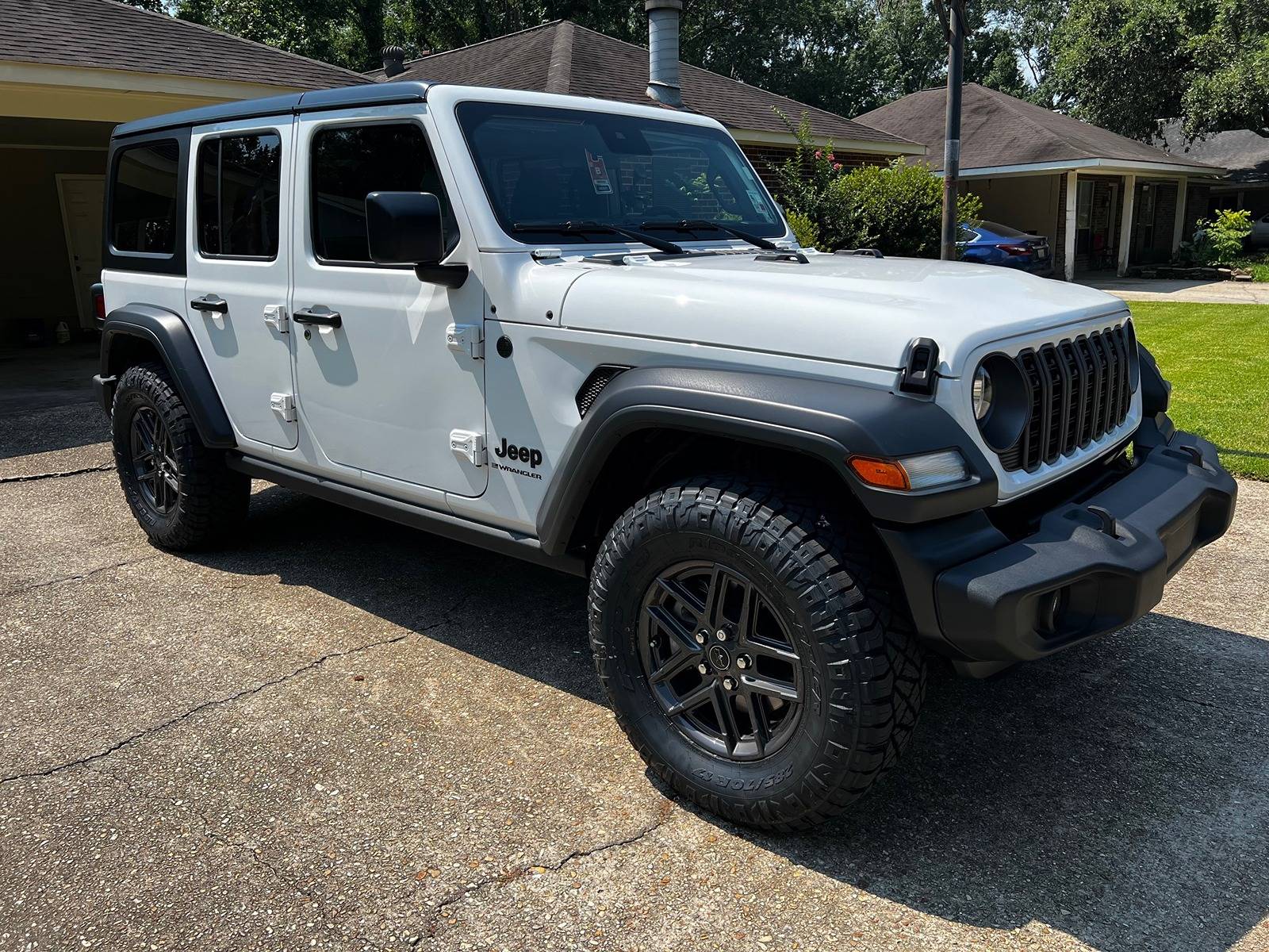 Jeep Wrangler JL 33s with no lift? image0
