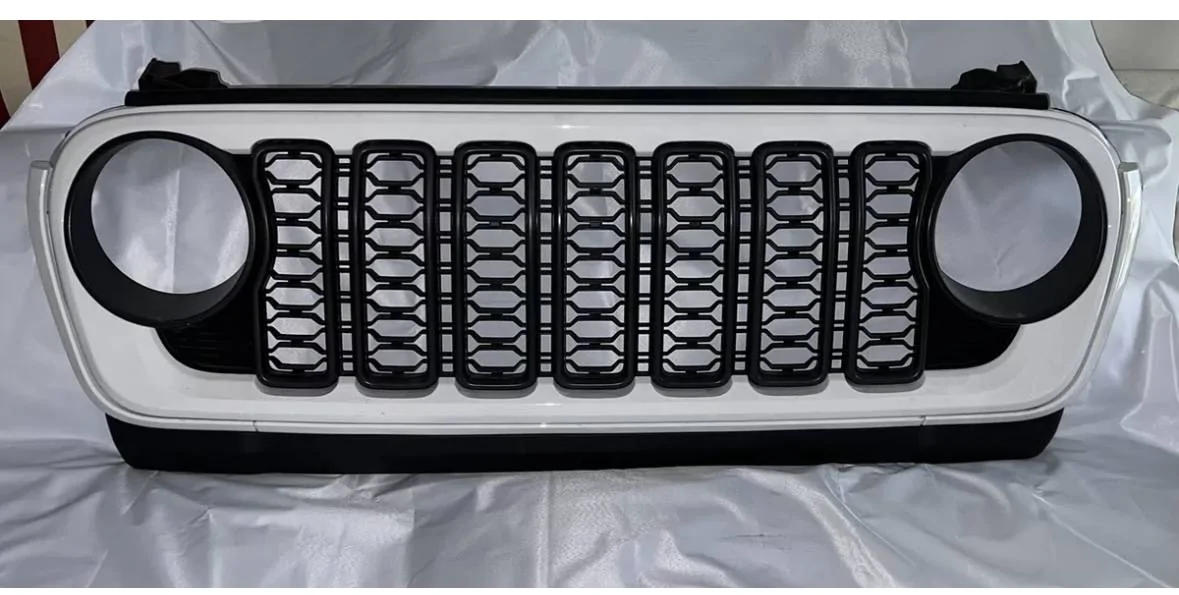 Jeep Wrangler JL 2024 grille part question img_7205-jpeg