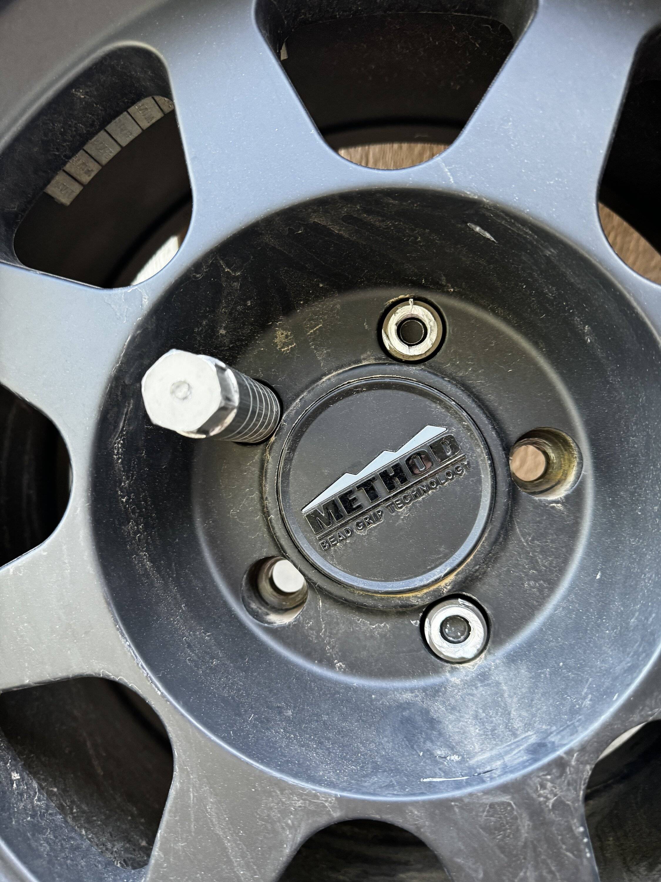 Jeep Wrangler JL Teraflex license plate relocation kit lugs broken. IMG_0041.JPG