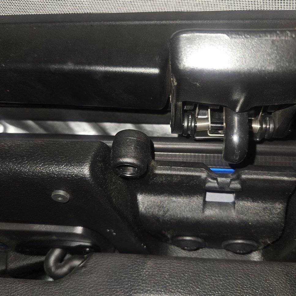 Jeep Wrangler JL Flag holders on the soft top catches? 1719887309379-t8