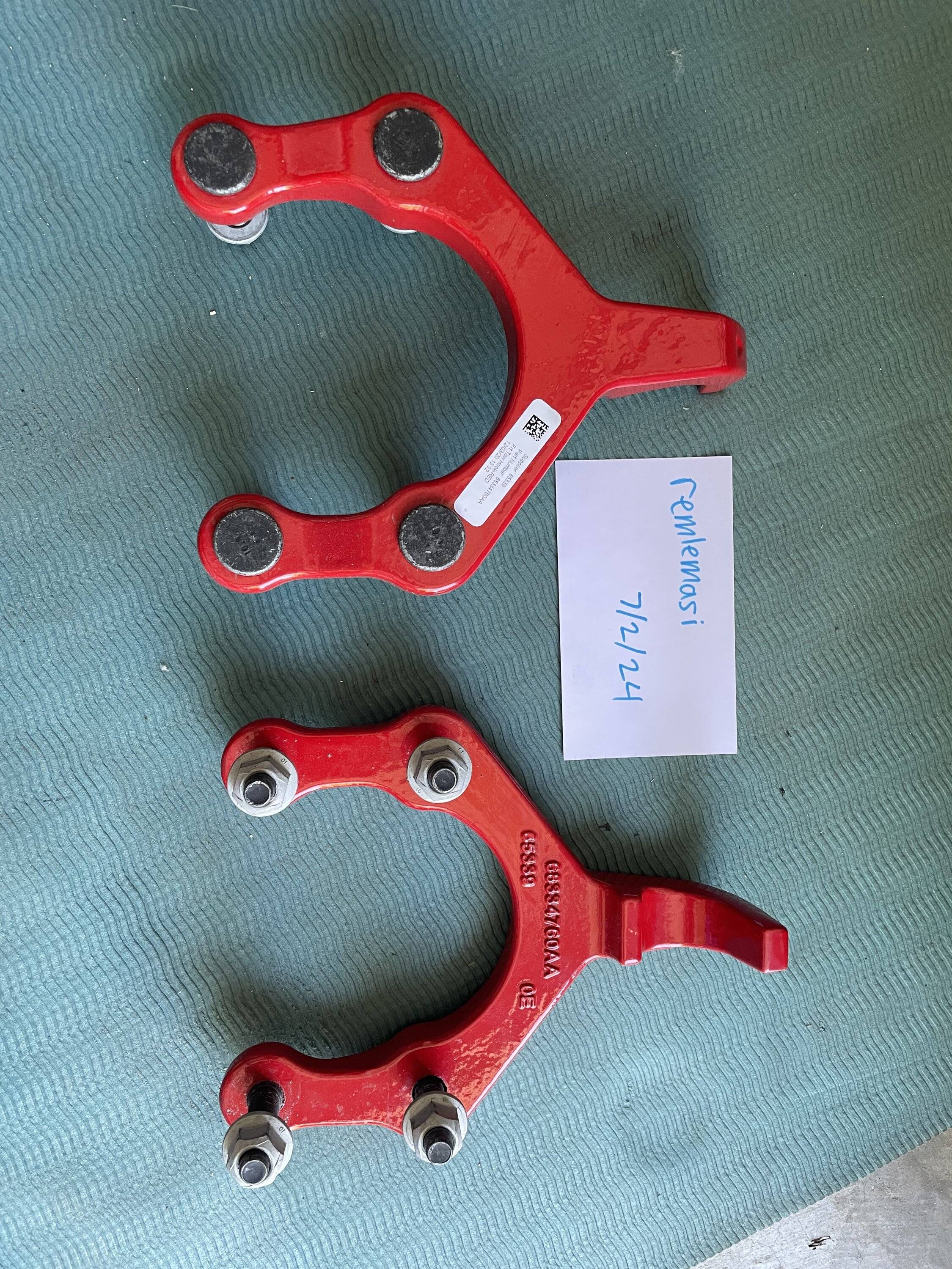 Jeep Wrangler JL Rubicon red front tow hooks IMG_2400