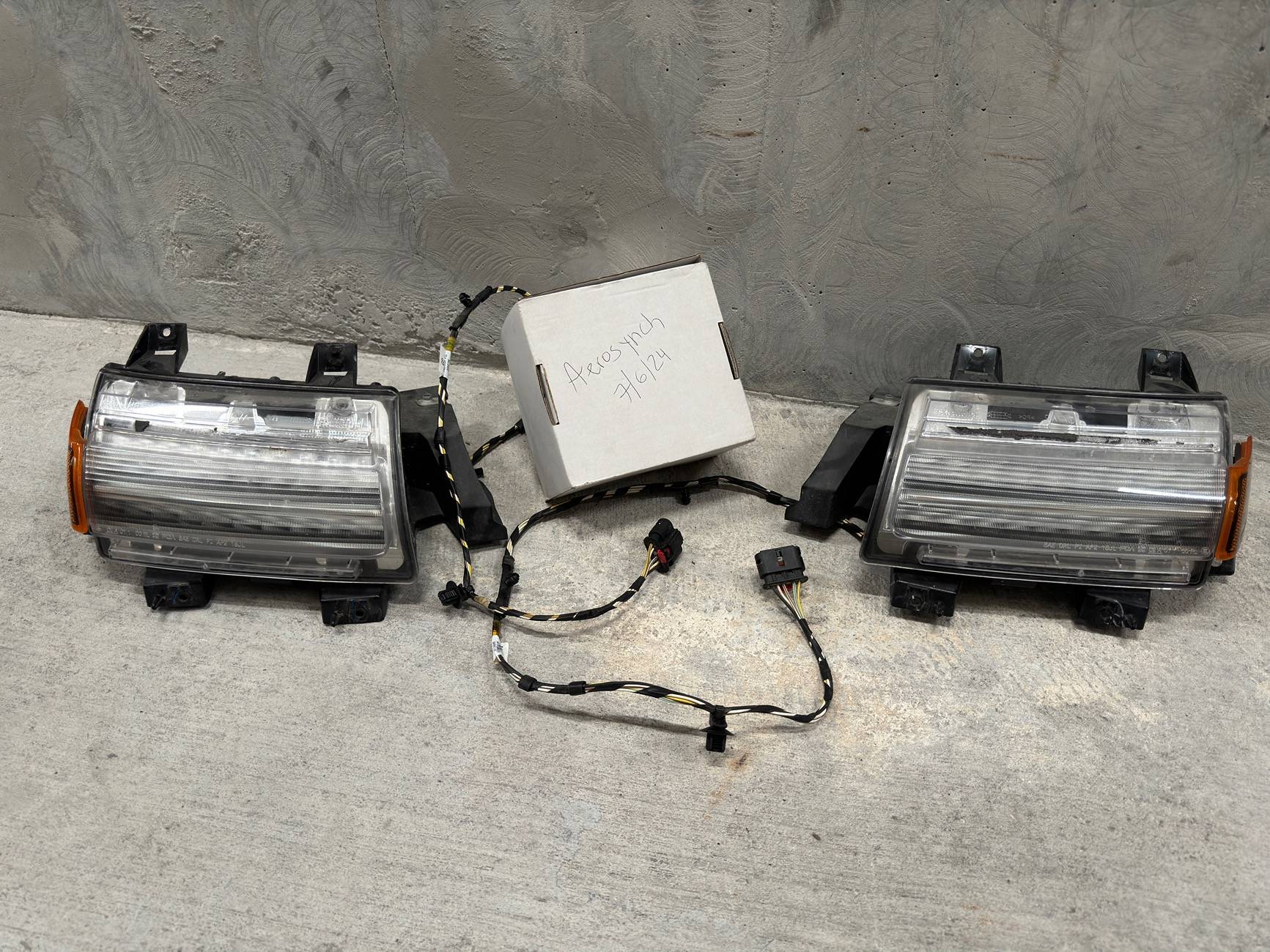 Jeep Wrangler JL OEM Fender LED Lights DRL IMG_3818