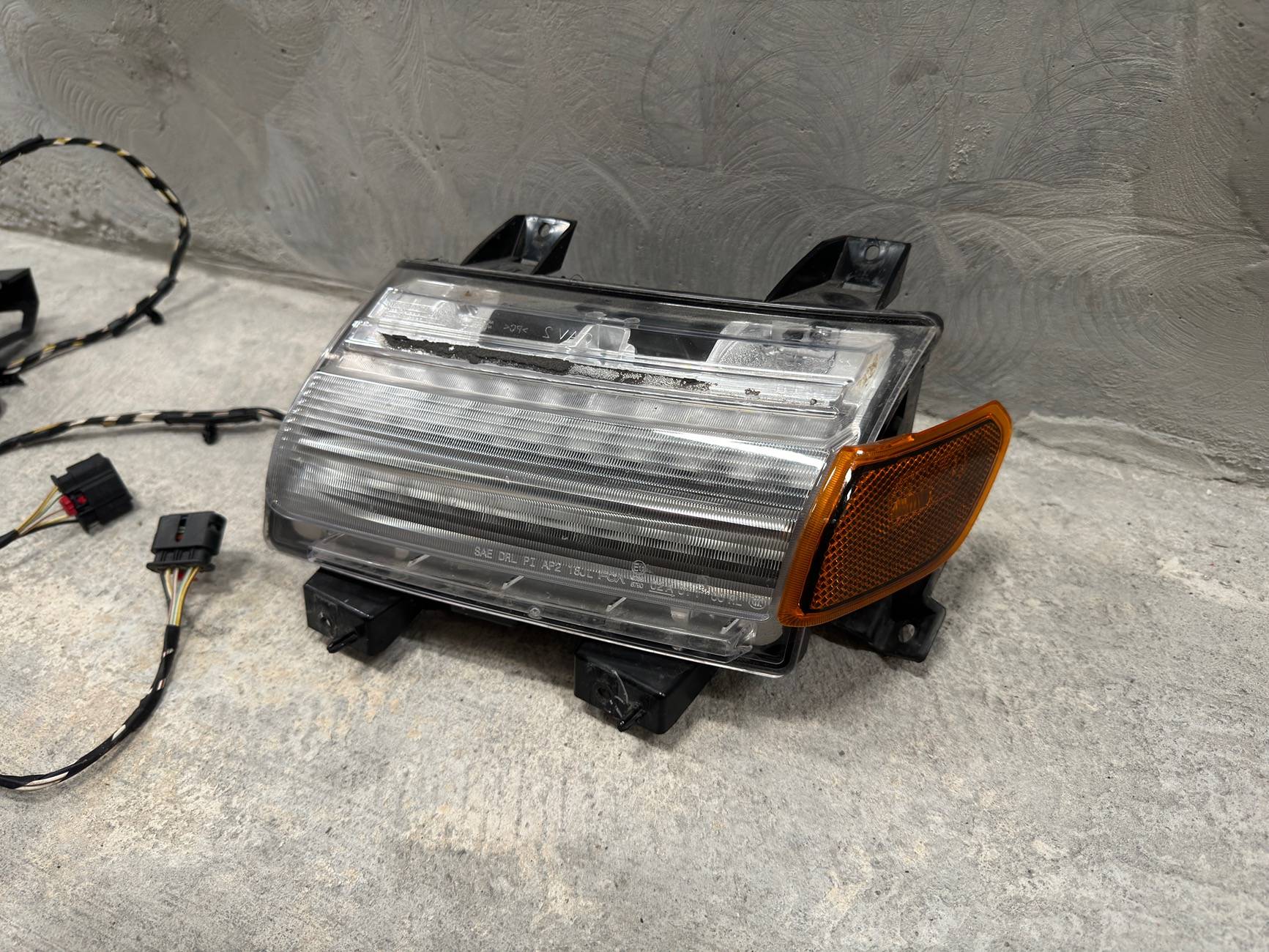 Jeep Wrangler JL OEM Fender LED Lights DRL IMG_3819