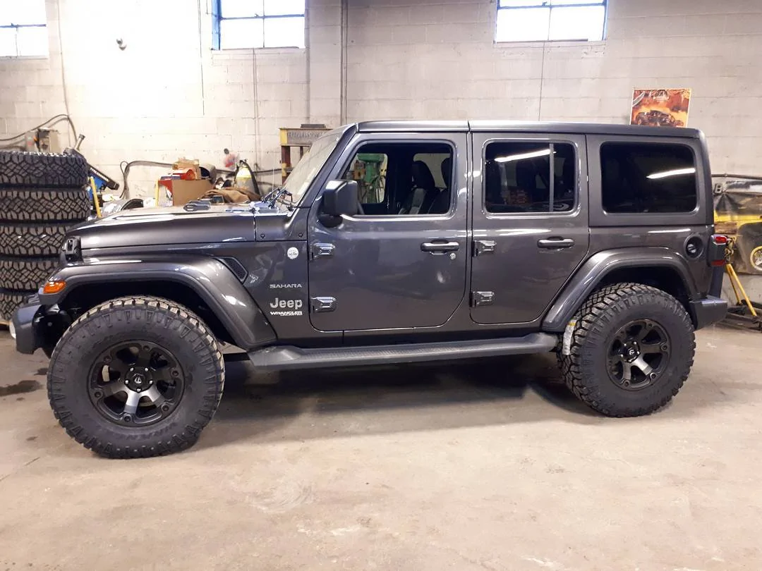 Jeep Wrangler JL GRANITE CRYSTAL METALLIC Wrangler JL Club jl-wrangler-sahara-35-inch-tires