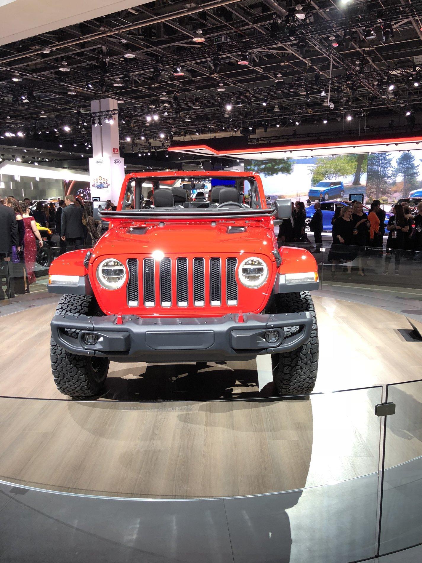 Jeep Wrangler JL FIRECRACKER RED Wrangler JL Club B6C7FB13-39FE-4031-91C3-20B50CE204BE