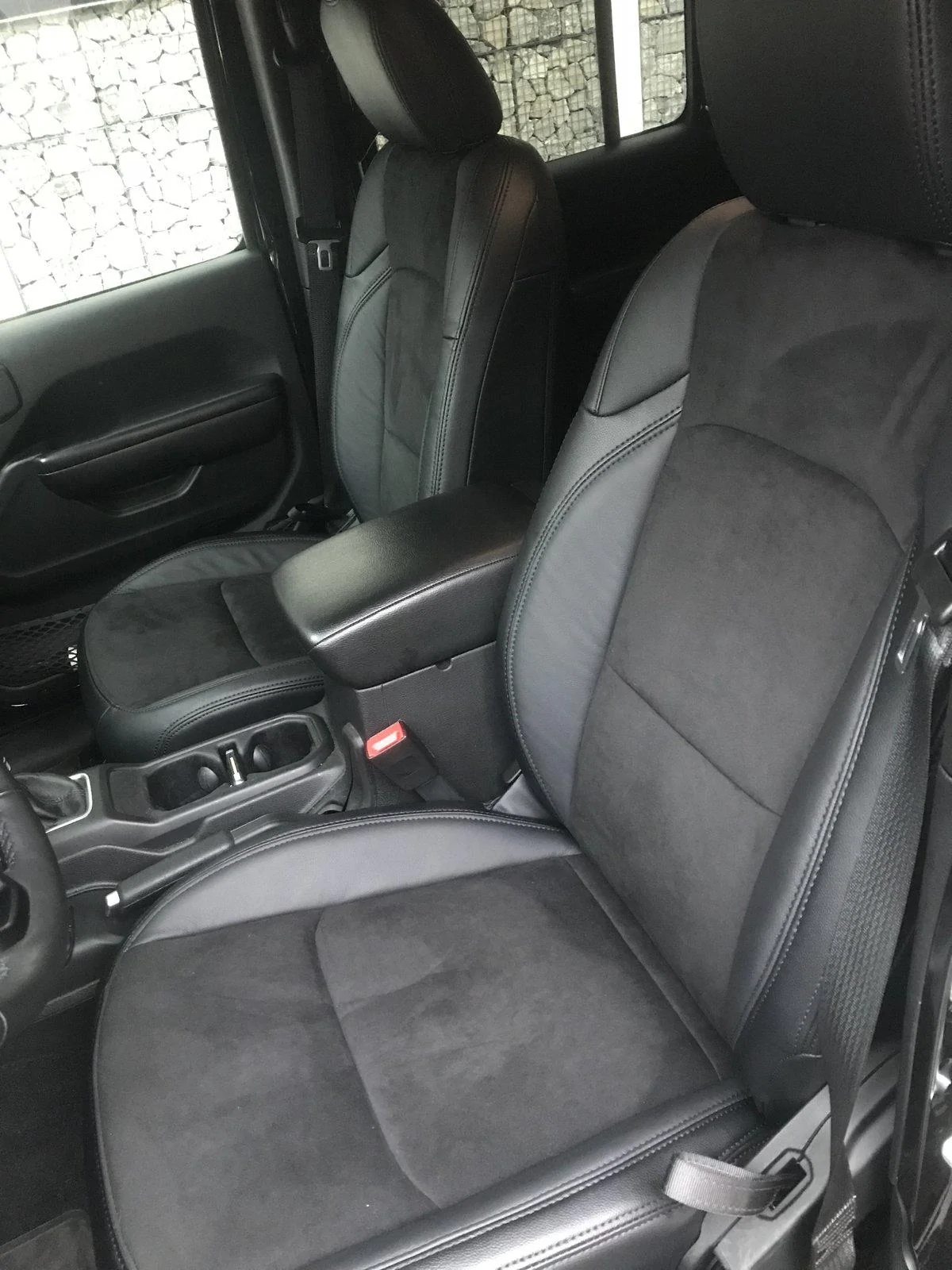 Jeep Wrangler JL Katskin Leather C59067EF-FF65-4AB8-96DD-4342CF34003E