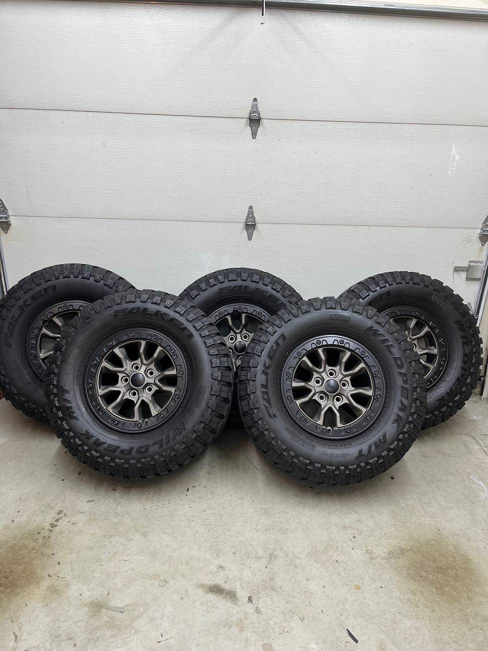 Jeep Wrangler JL WTB: 392 Wheels & Tires (or wheels only) IMG_3420