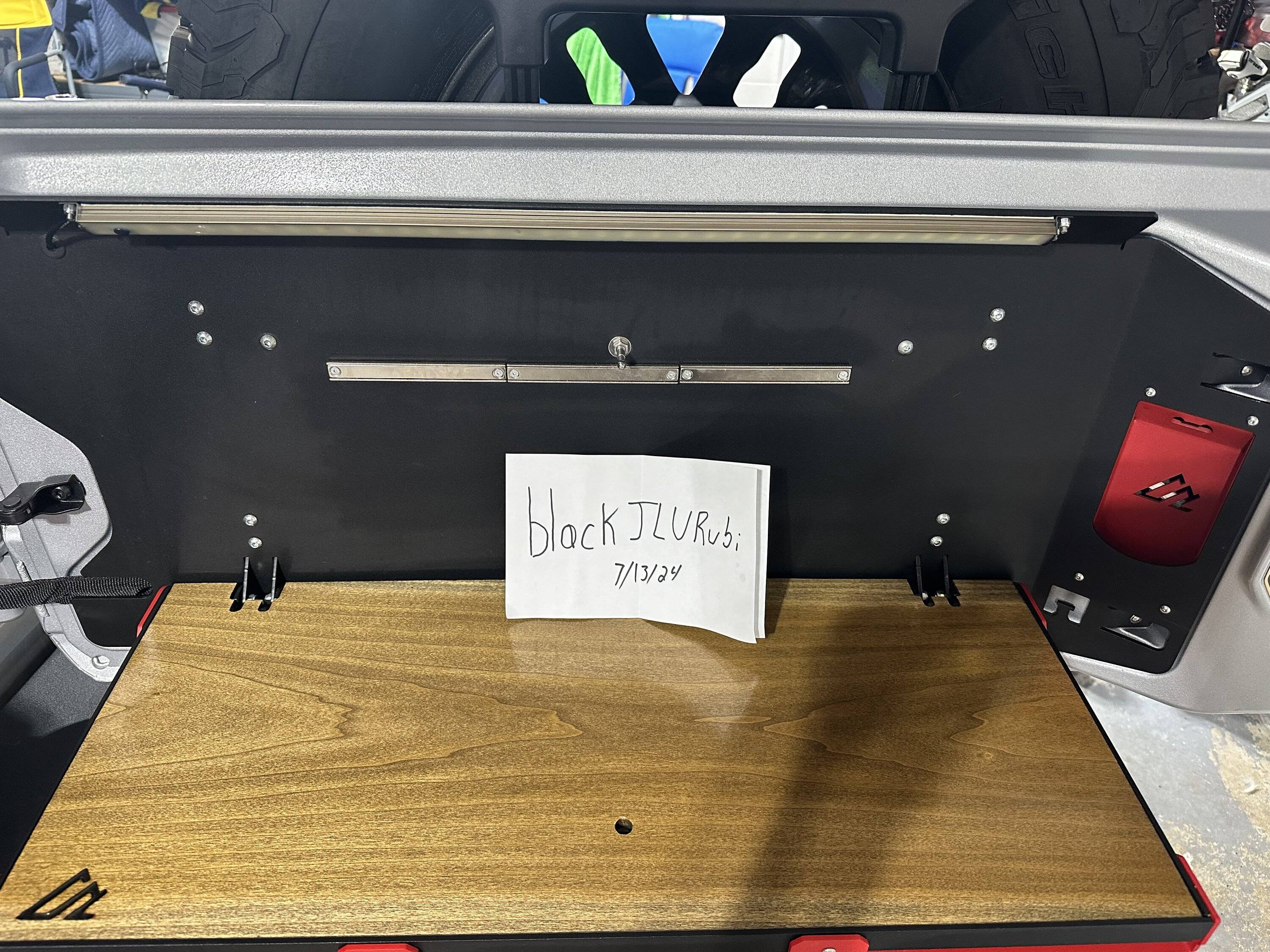 Jeep Wrangler JL American Adventure Lab Tailgate table IMG_0722