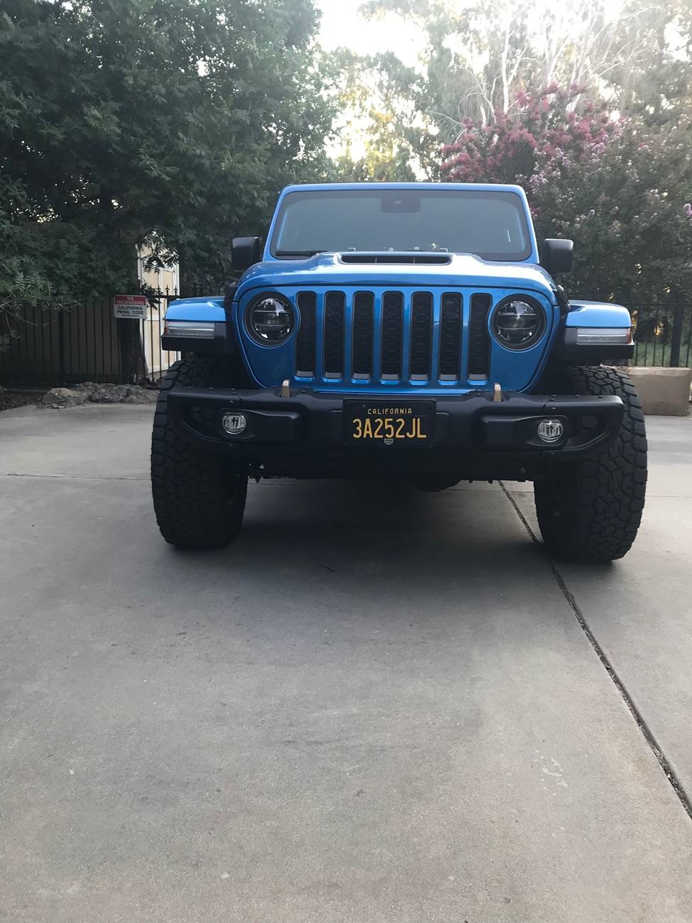 Jeep Wrangler JL Jeep 392 crashed into Tesla 8295B7F1-3D25-4295-A5EC-C531D79A30EB